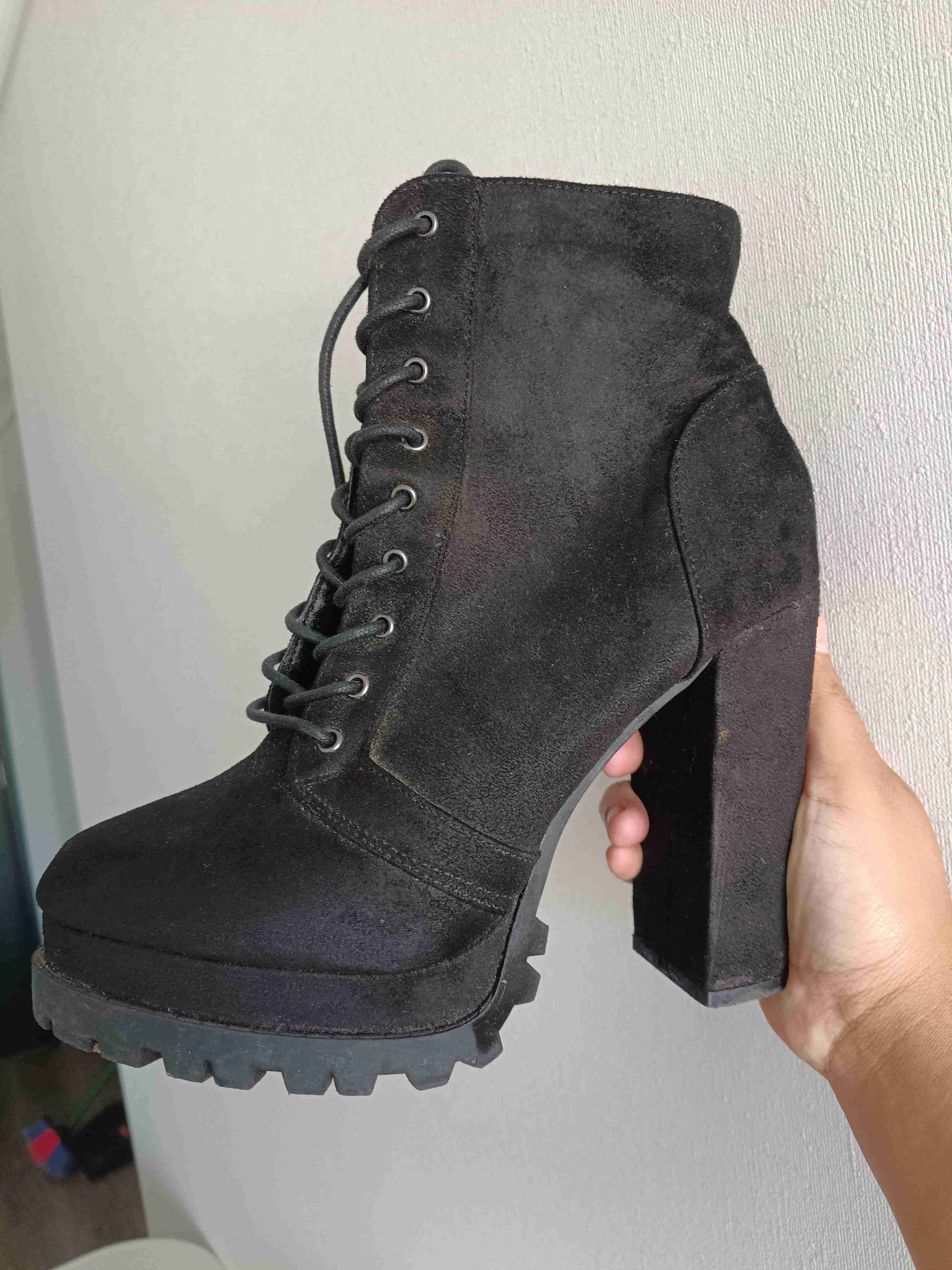 Botines negros con taco alto - miniatura 1