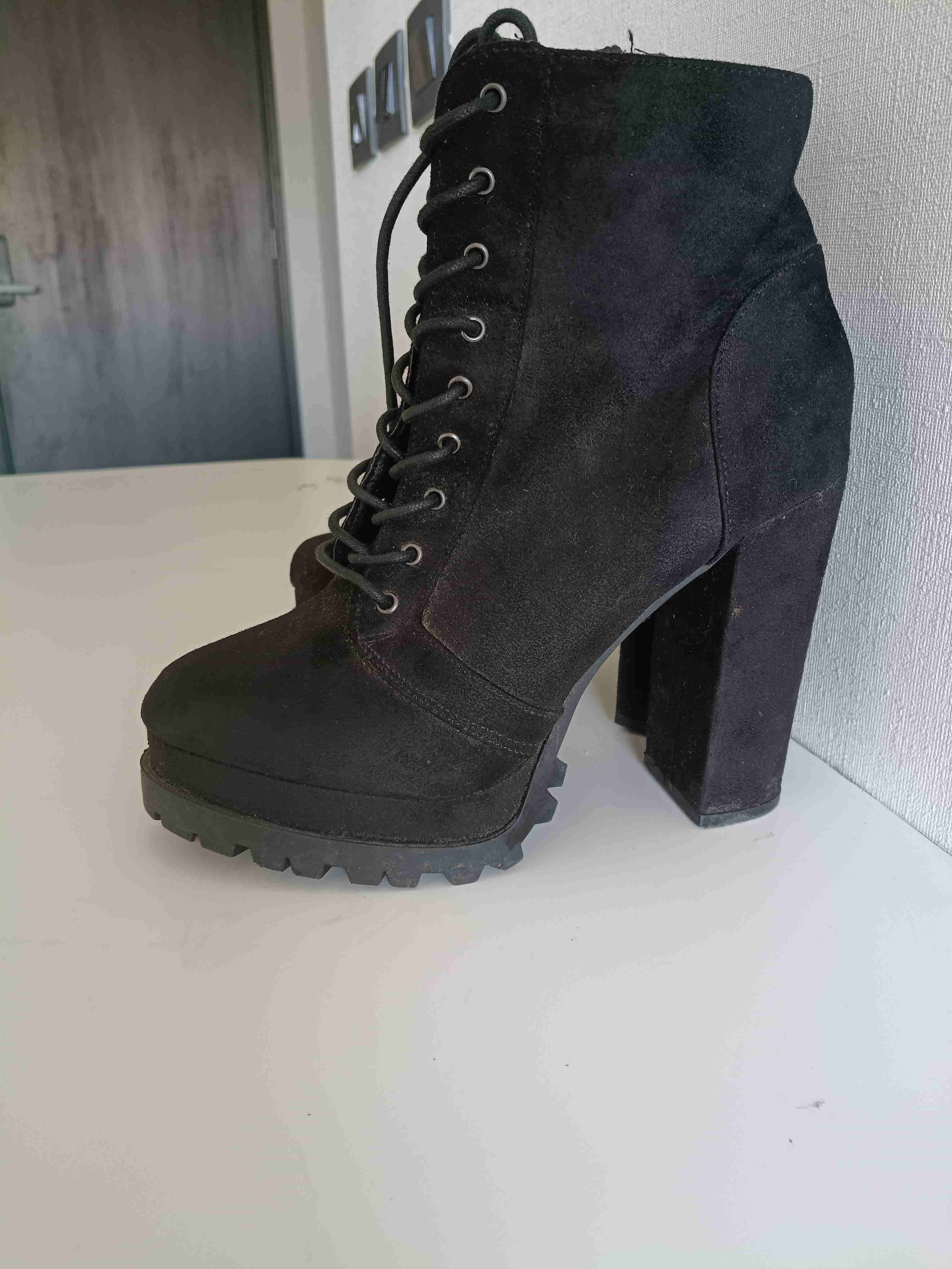 Botines negros con taco alto - miniatura 2