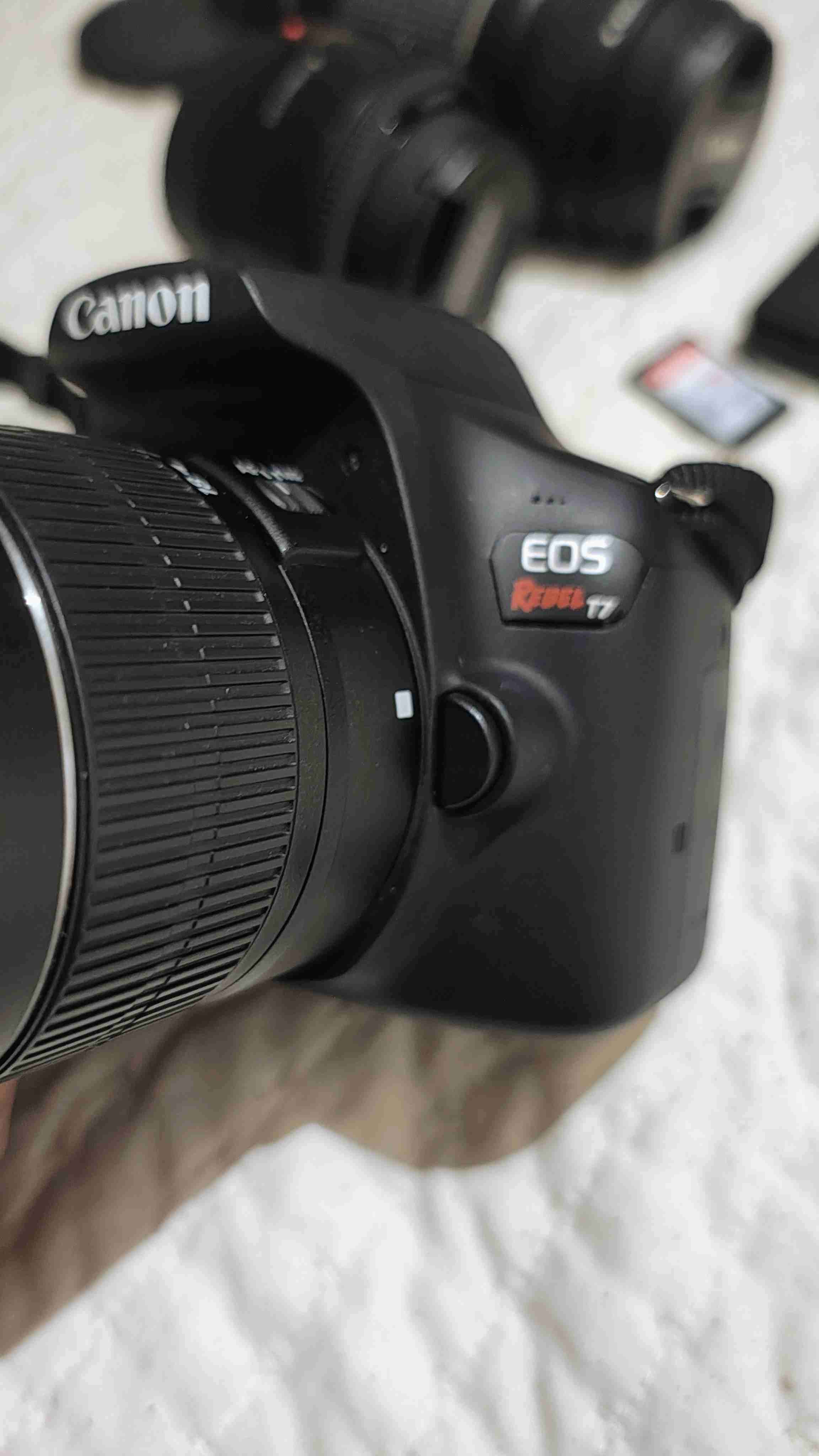 Cámara Canon Rebel t7 con 3 lentes y accesorios - miniatura 2