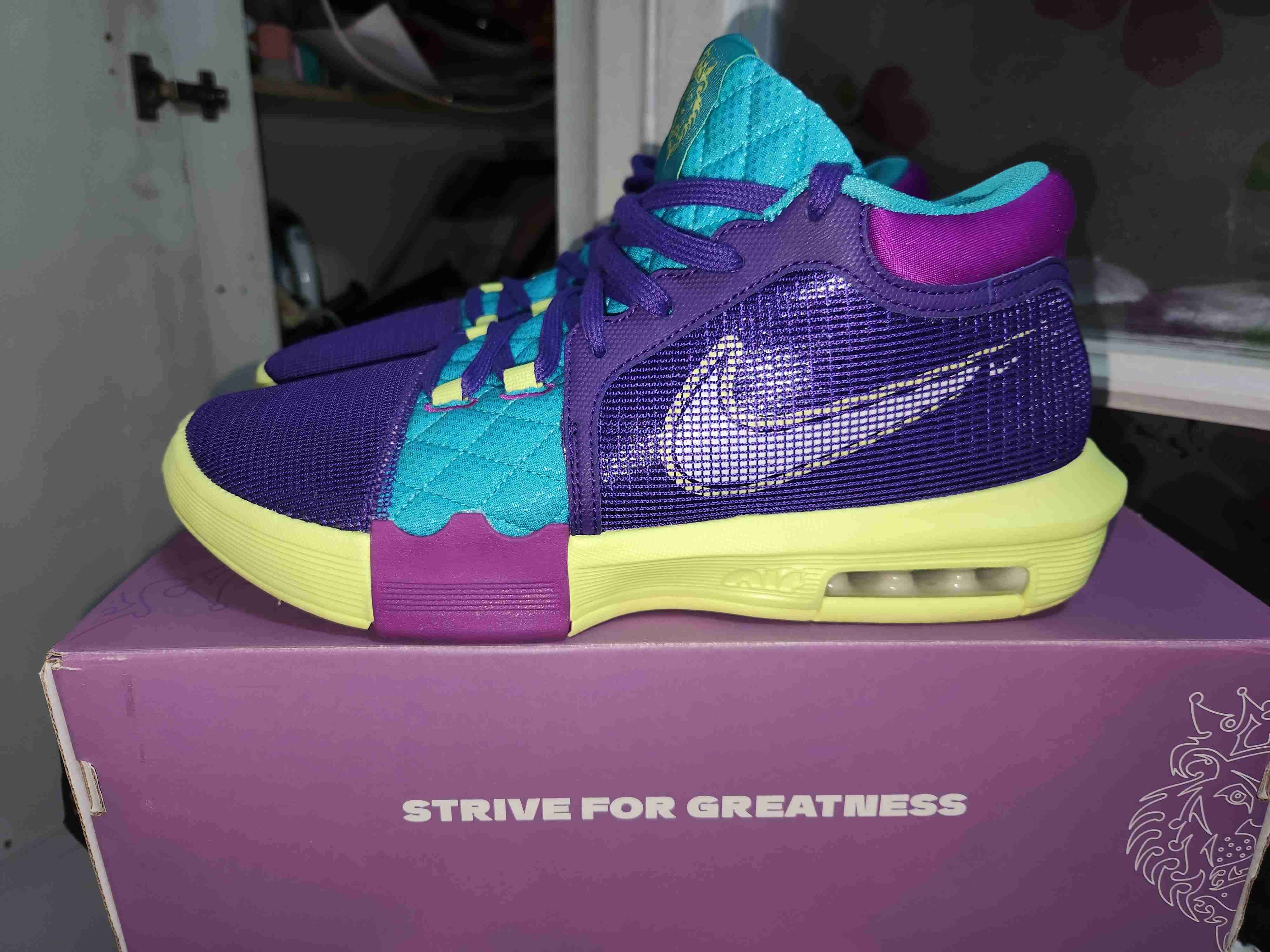 Nike Lebron Witness 8, talla 10 / 44,5 - 2