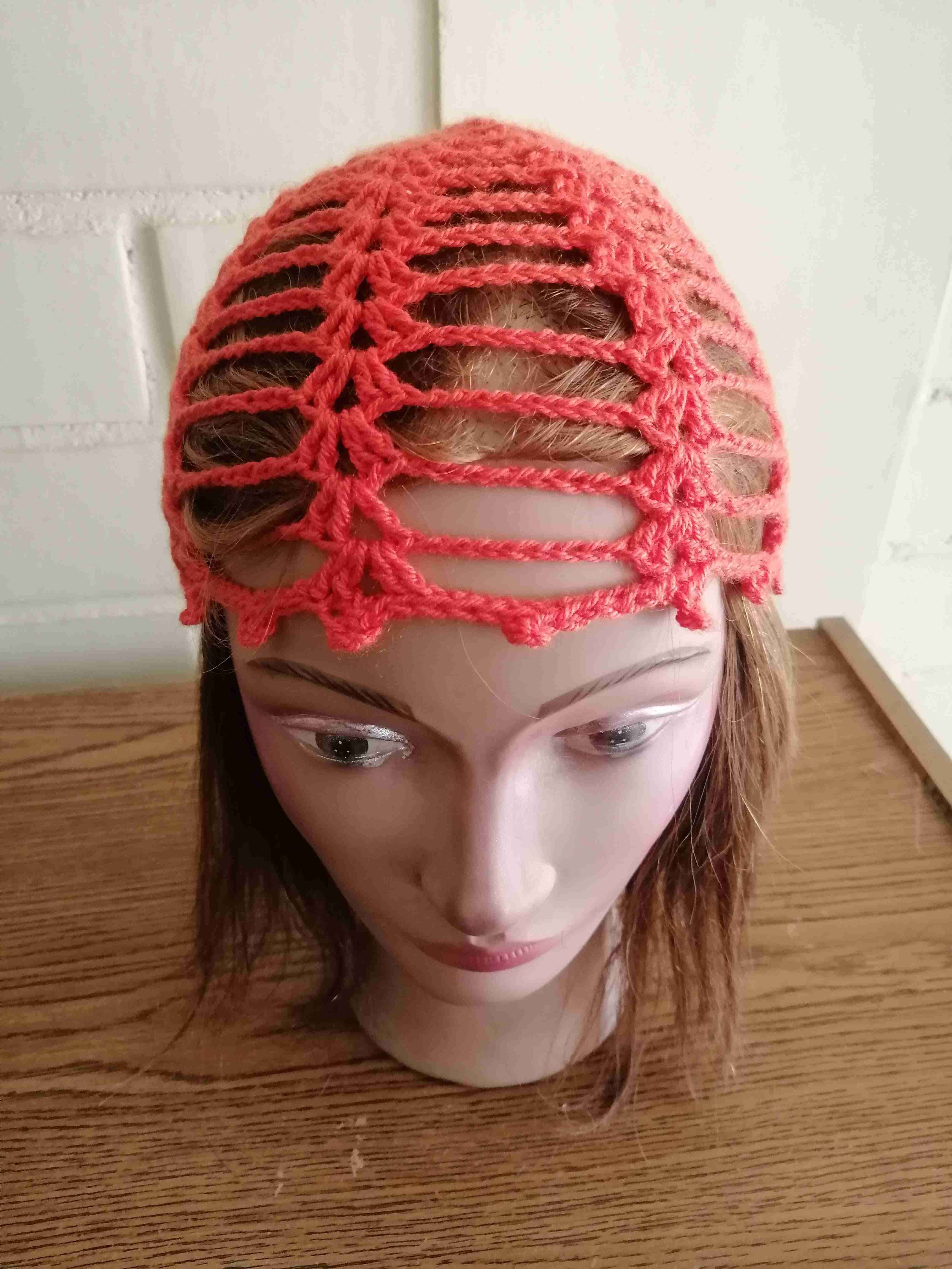 Gorro tejido a crochet rojo