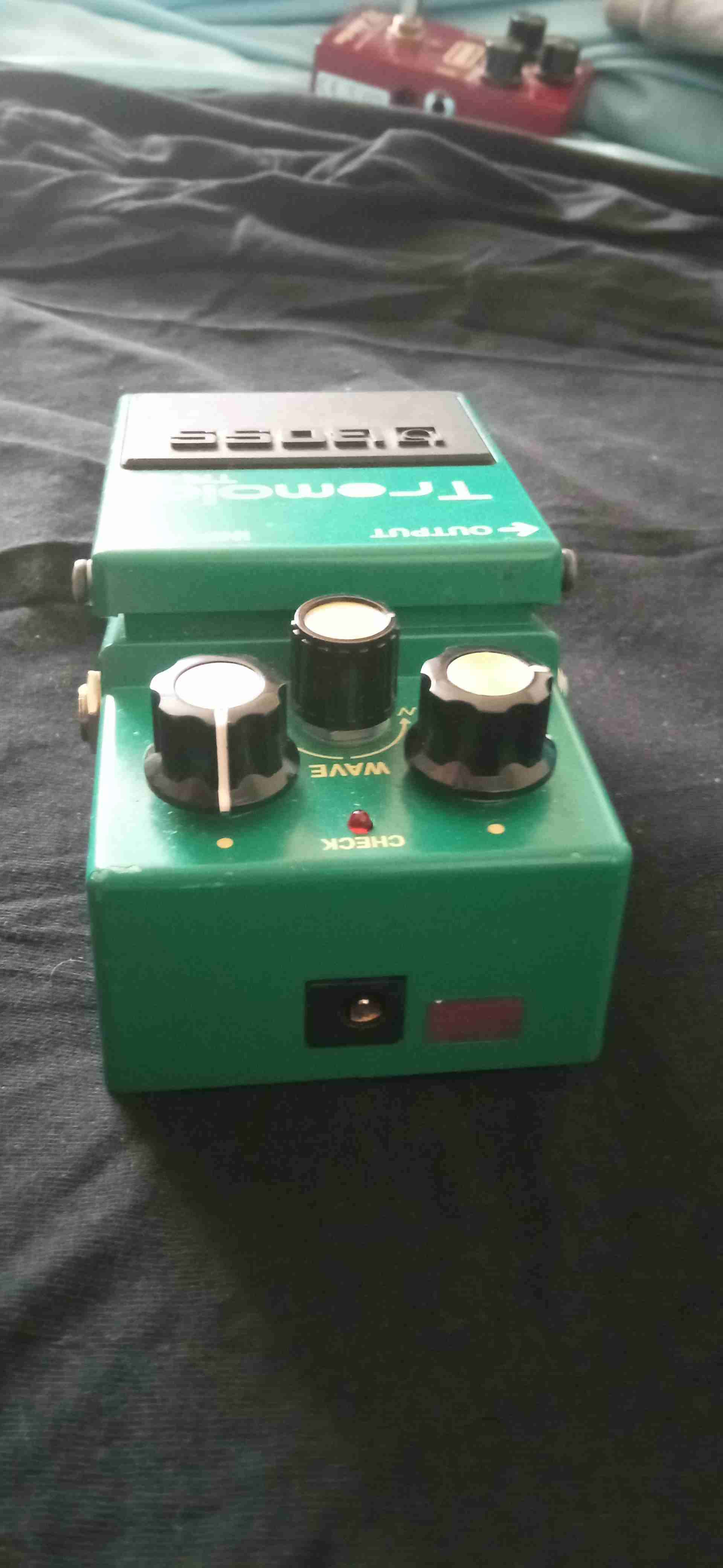 Pedal de guitarra Trémulo Boss TR-2 - miniatura 1