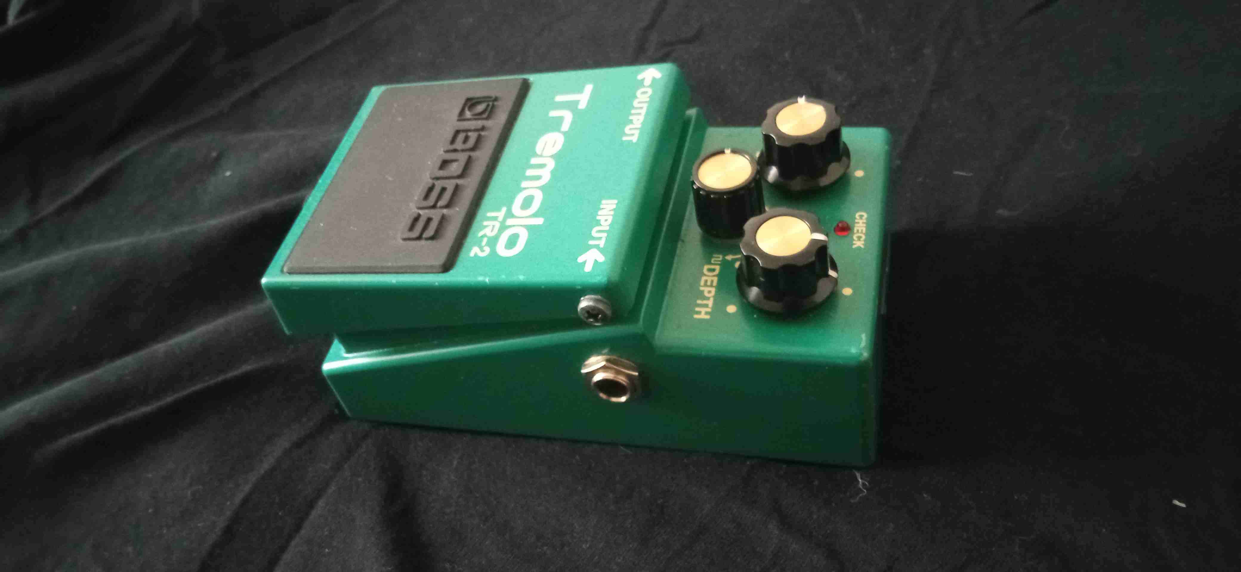 Pedal de guitarra Trémulo Boss TR-2 - miniatura 2