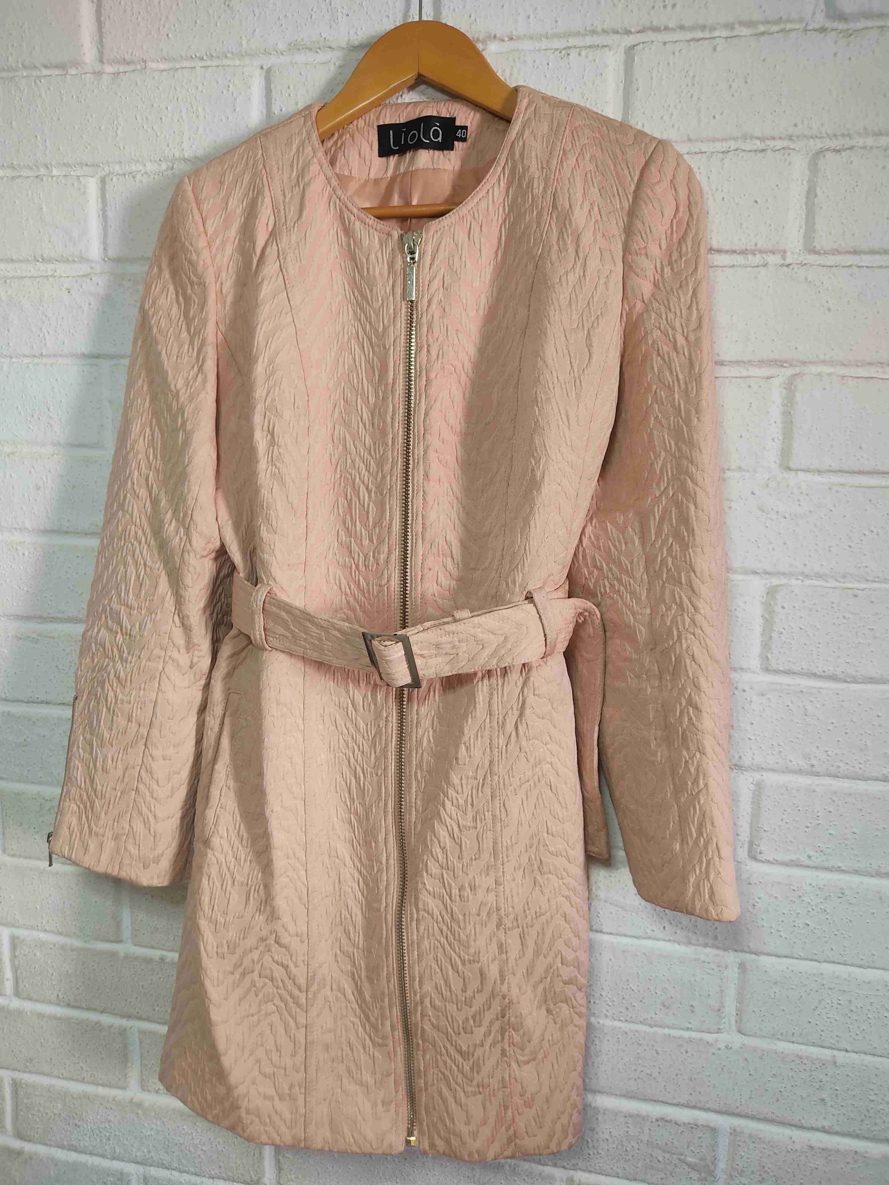 Abrigo rosa con textura - miniatura 2