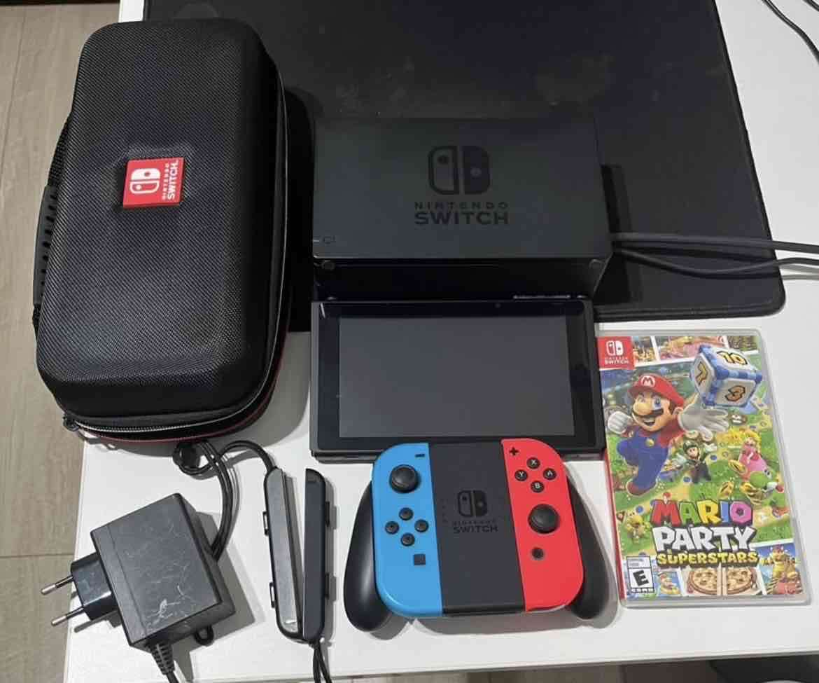 Consola Nintendo Switch con accesorios - 1