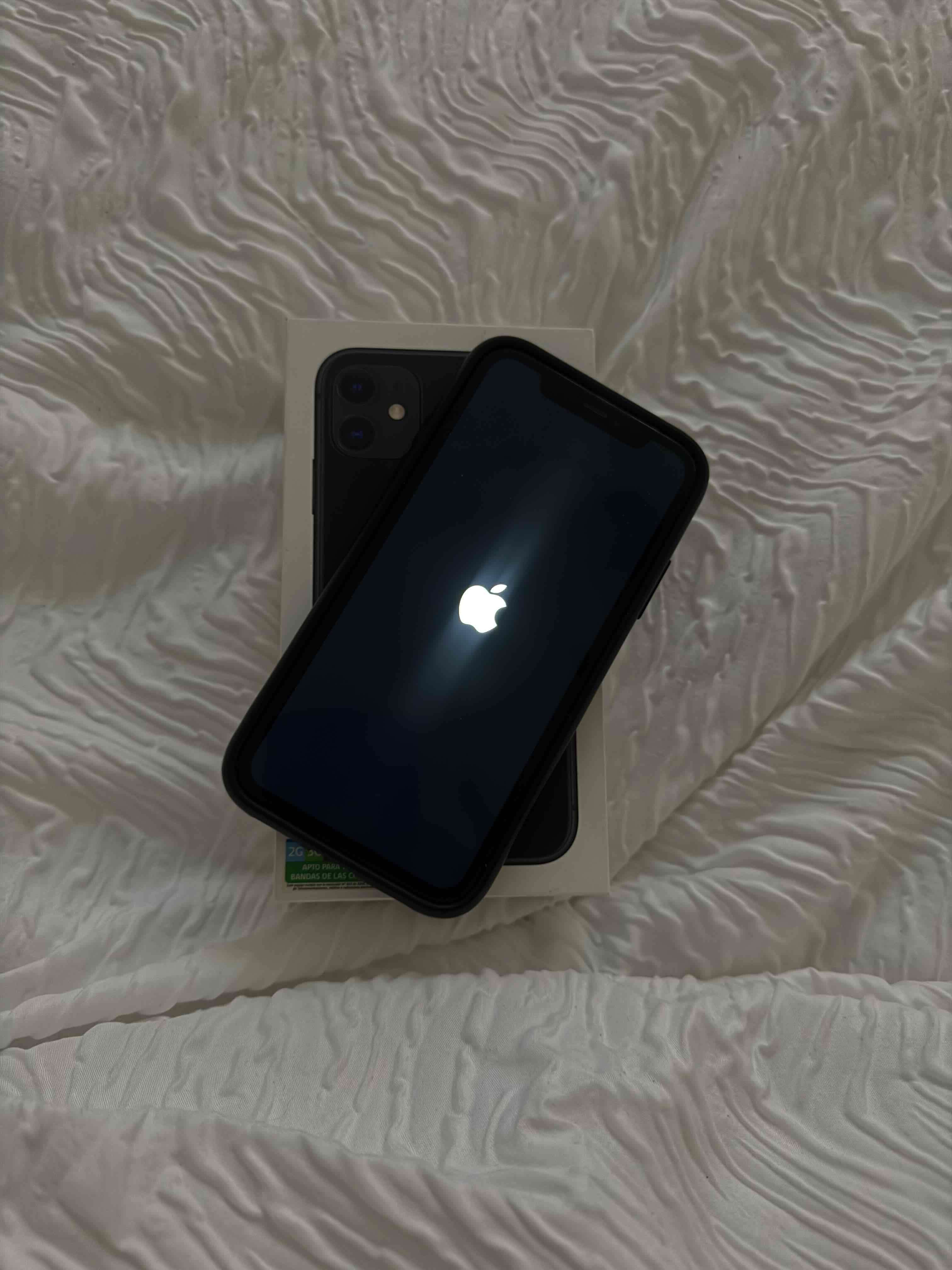 iPhone 11 black - 64 gb con caja original - miniatura 1