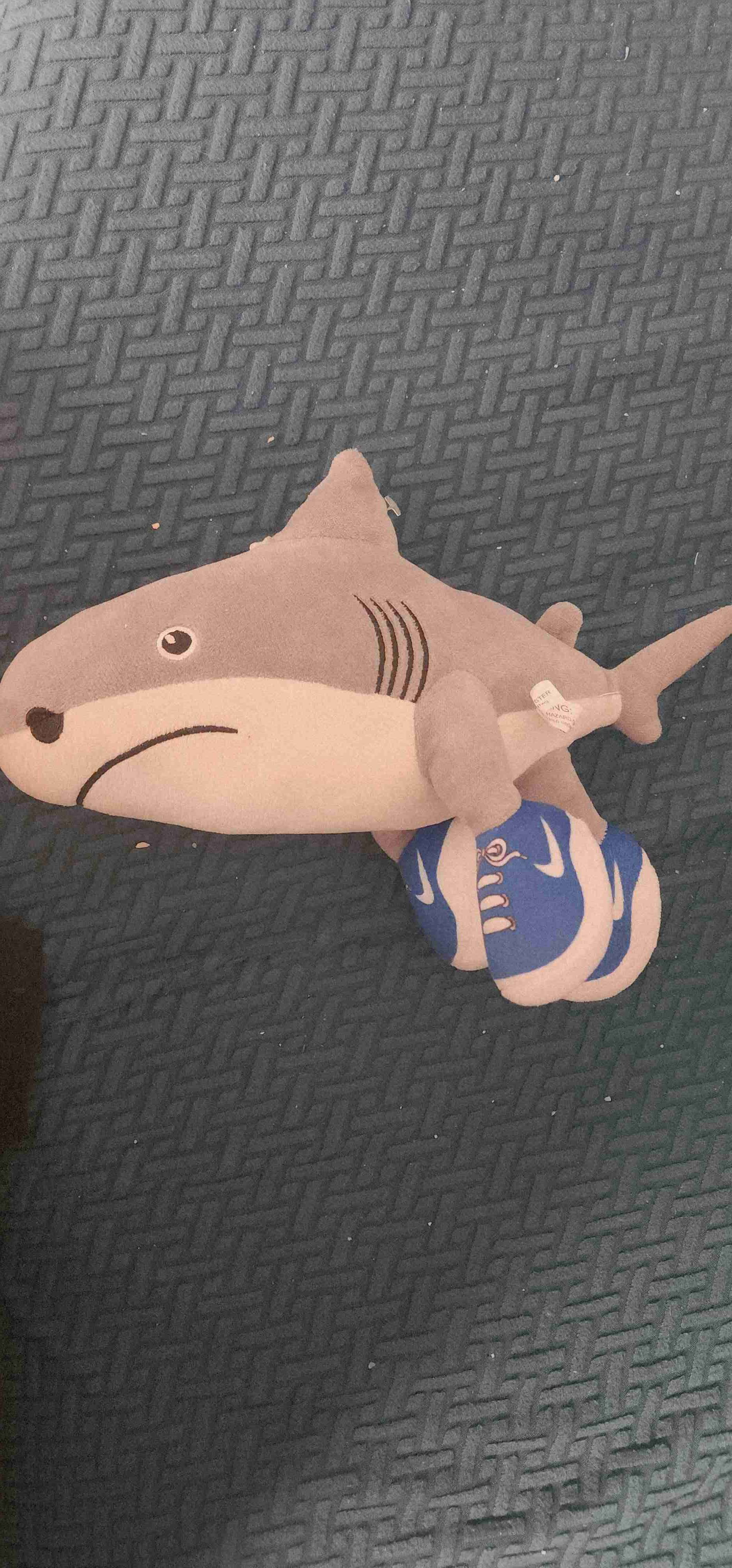 Peluche tralalero tiburón gris