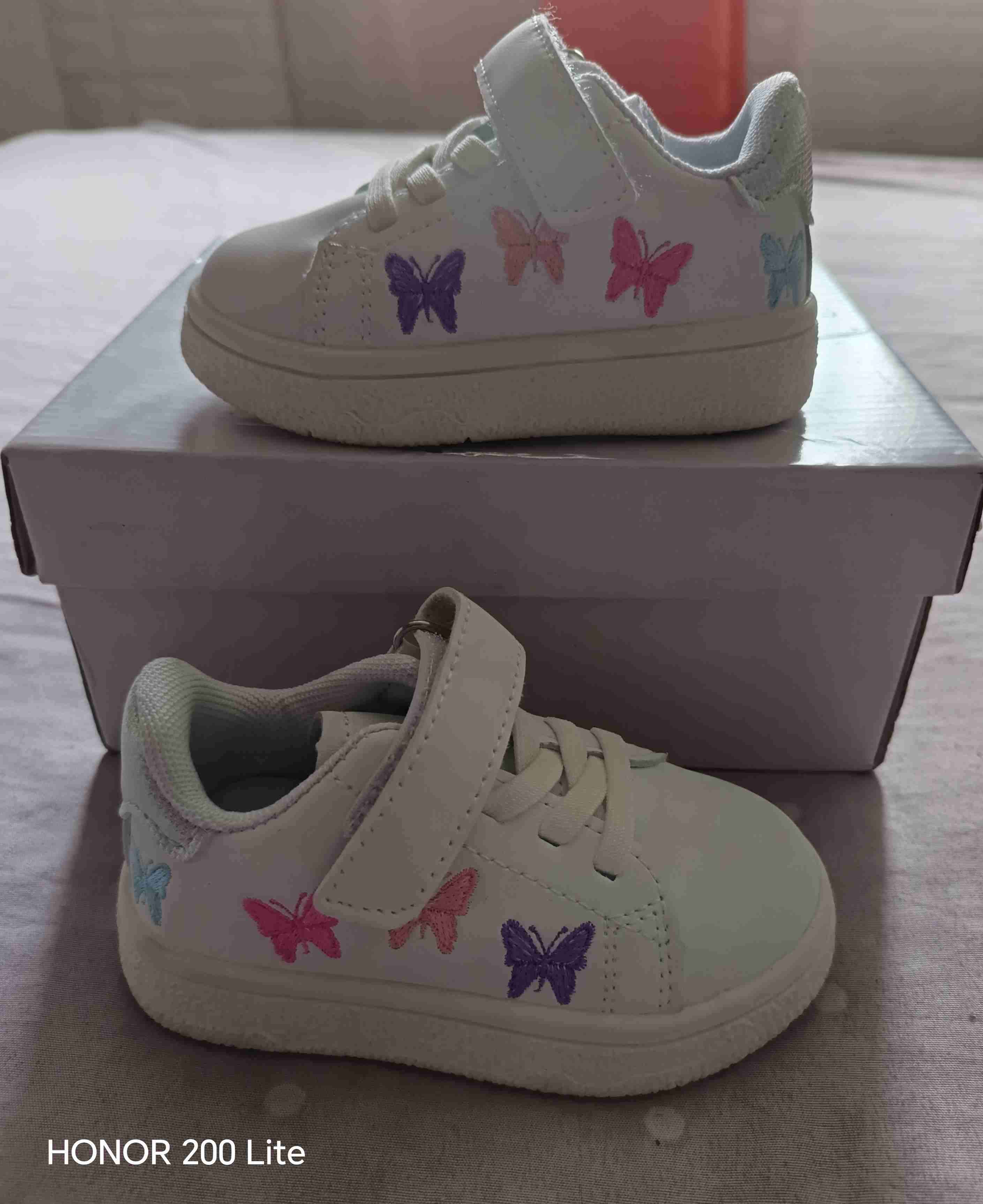 Zapatillas infantiles con mariposas