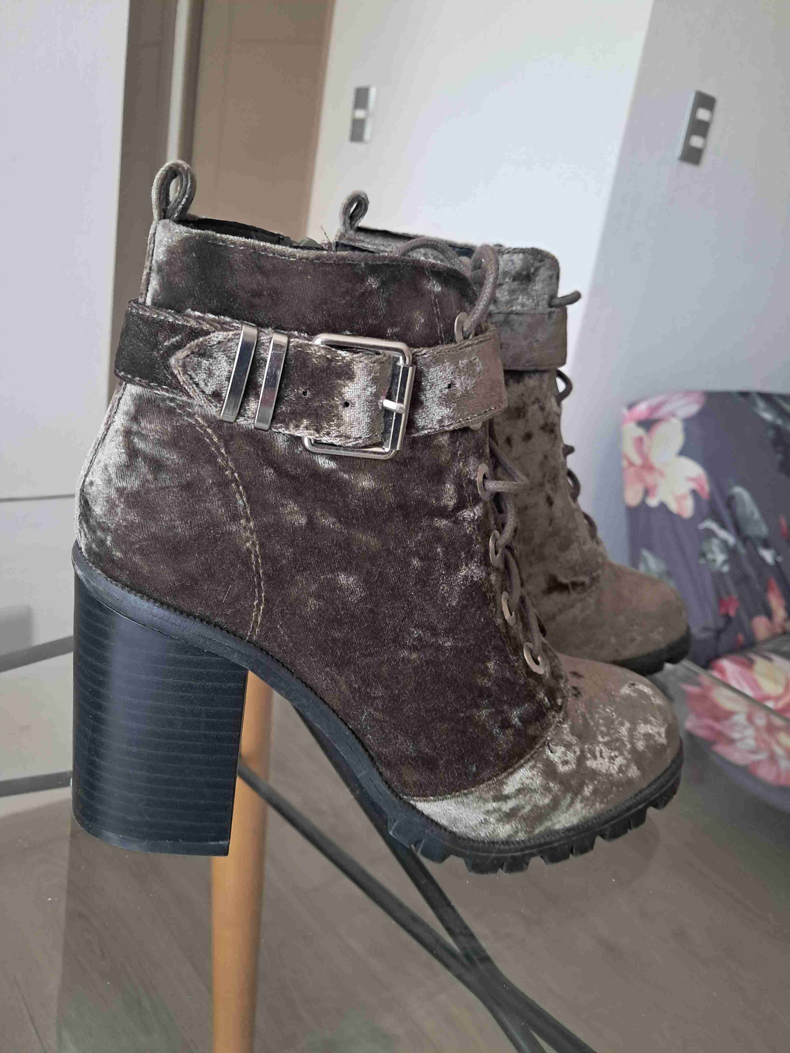 Botines de terciopelo con tacón - miniatura 1