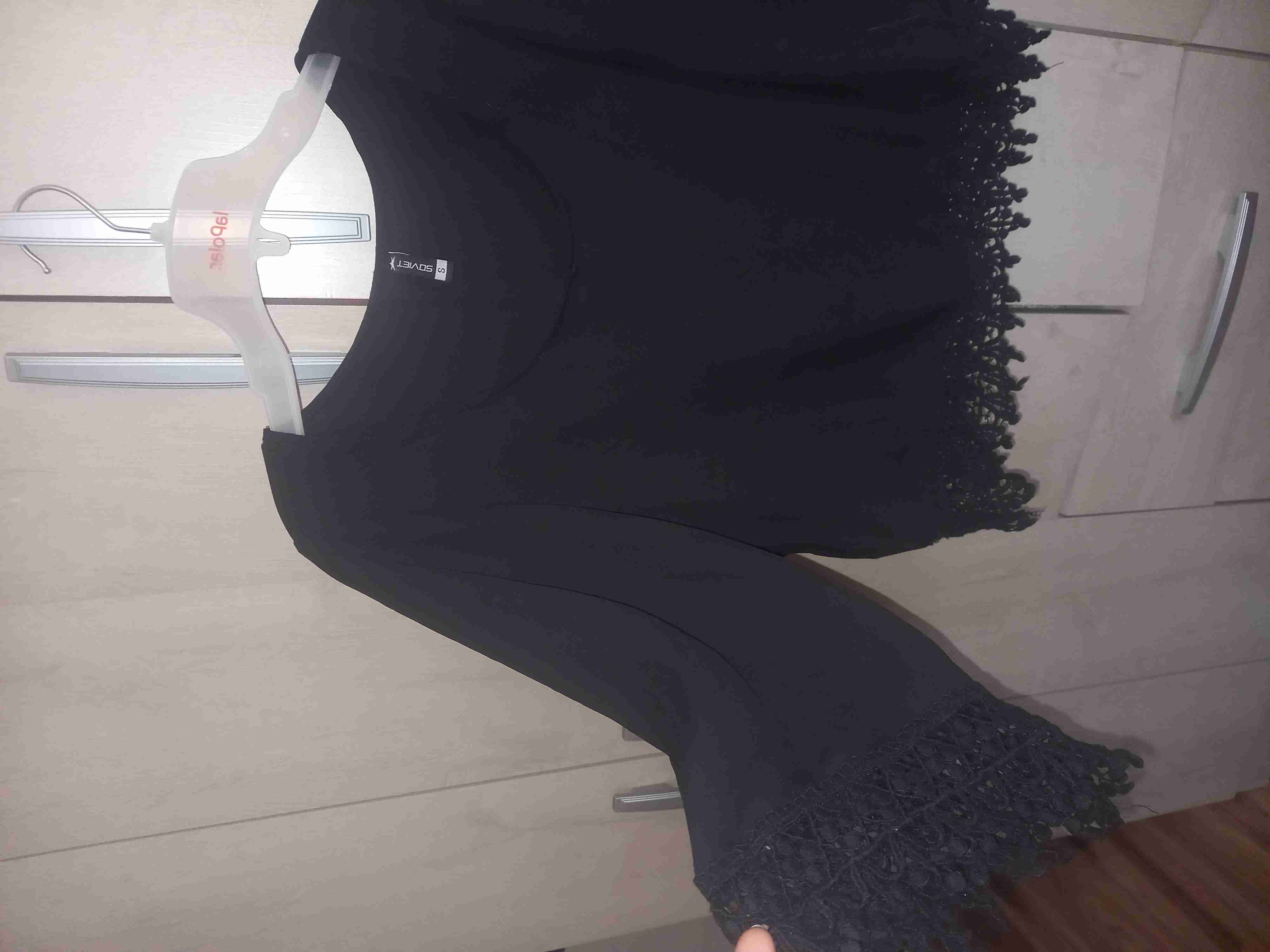 Blusa negra con encaje