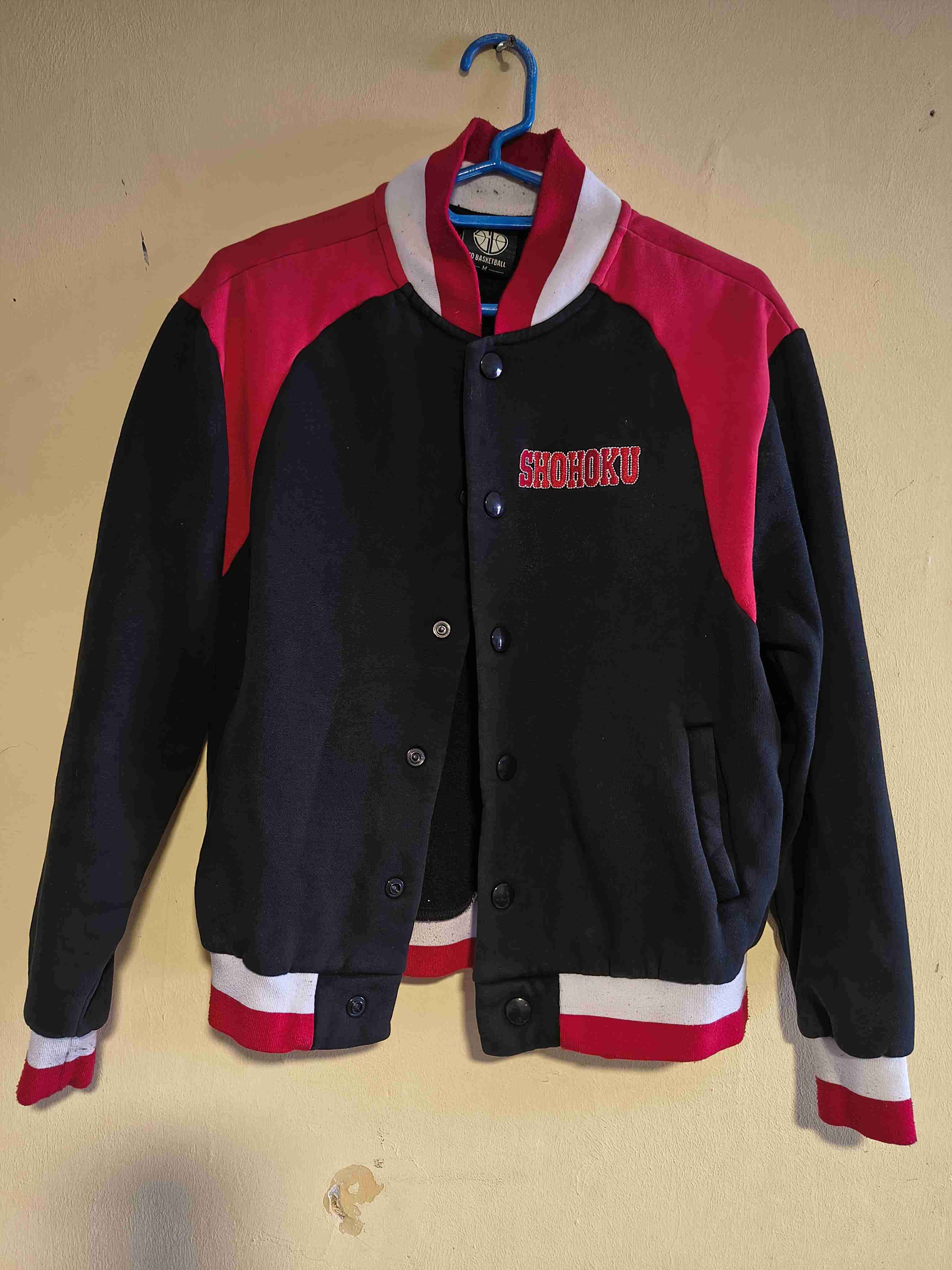 Chaqueta varsity Shohoku roja y negra - miniatura 1