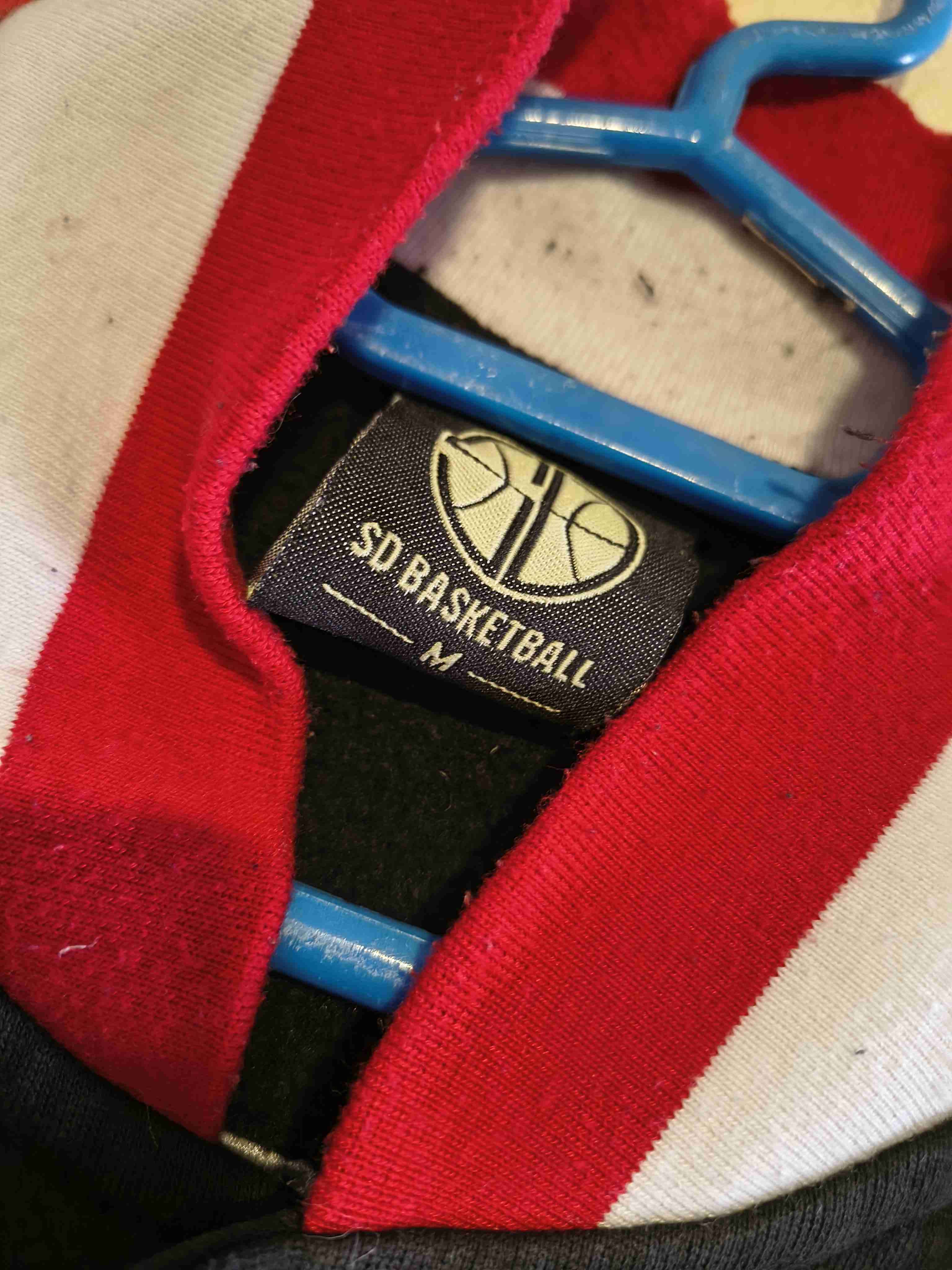 Chaqueta varsity Shohoku roja y negra - miniatura 3