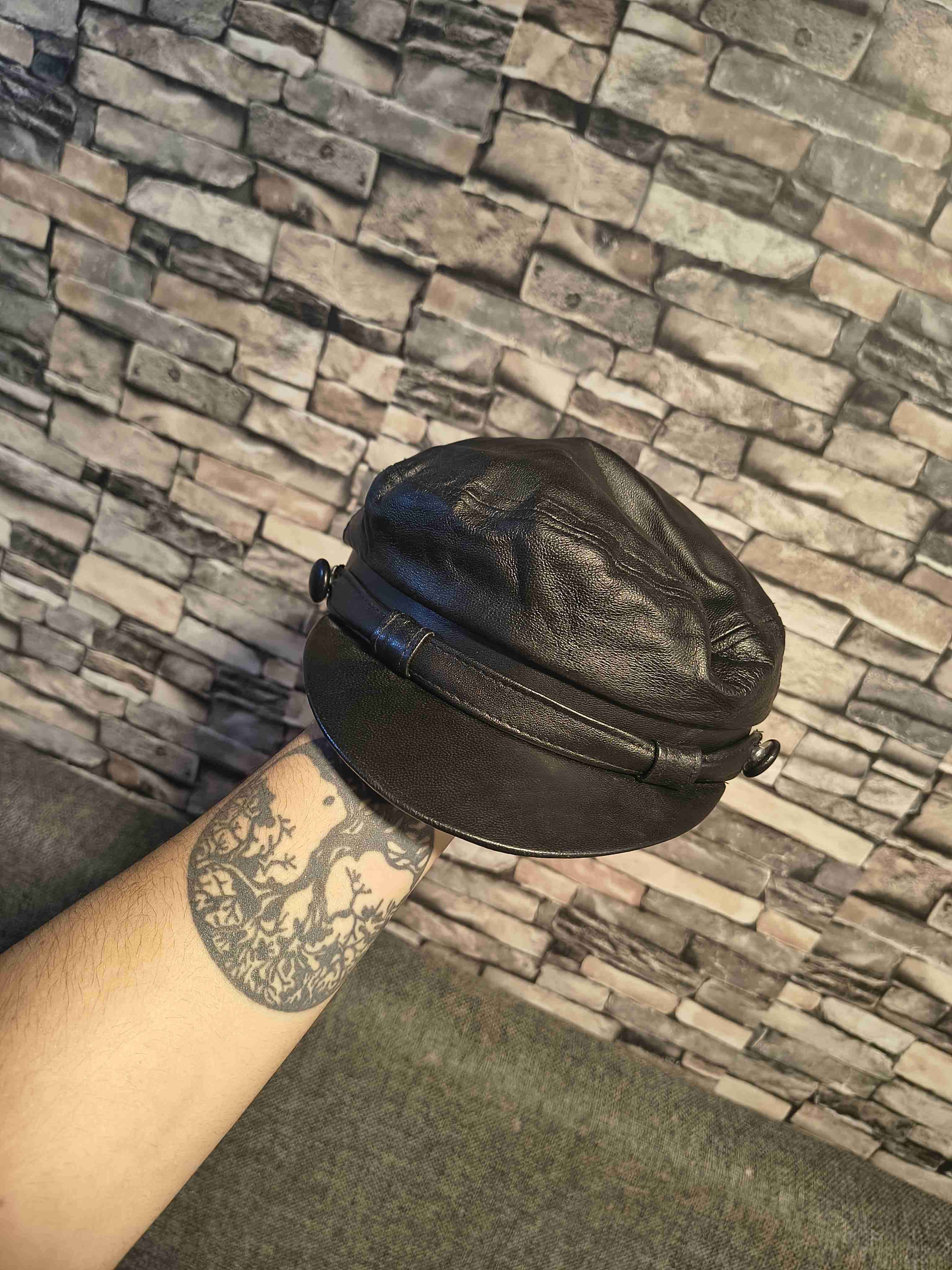 Gorra de piel negra estilo vintage cuero - miniatura 1