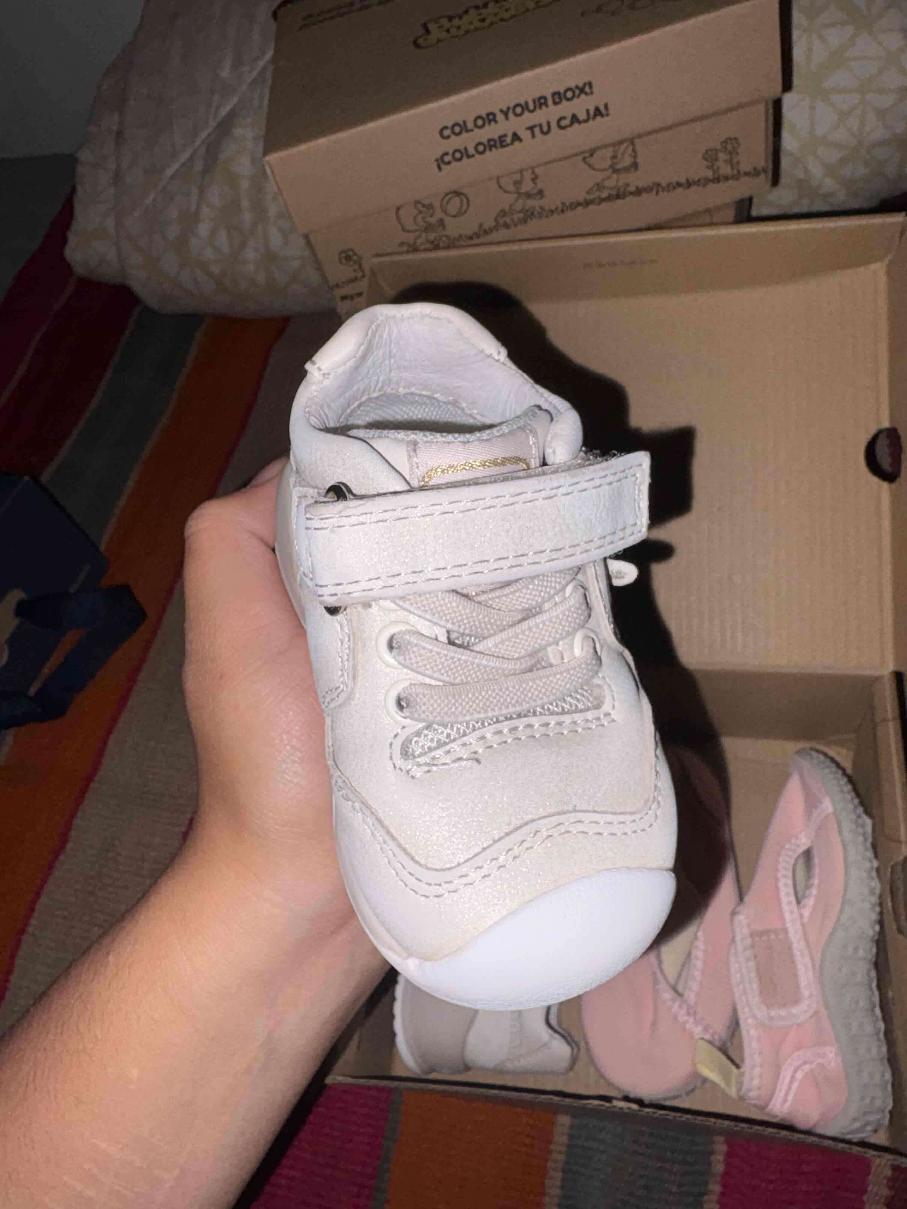 Zapatillas blancas para bebé - miniatura 1