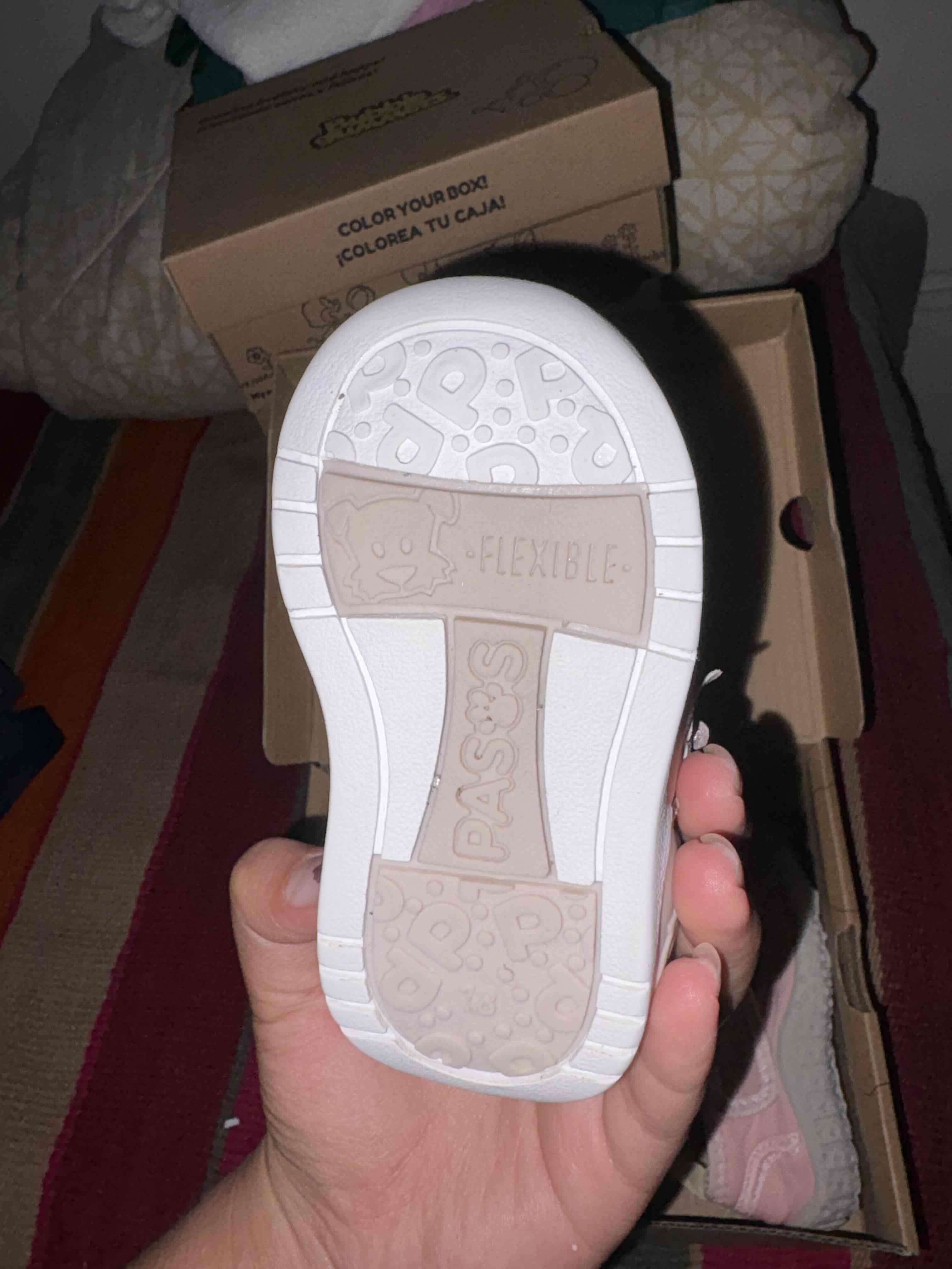 Zapatillas blancas para bebé - miniatura 2