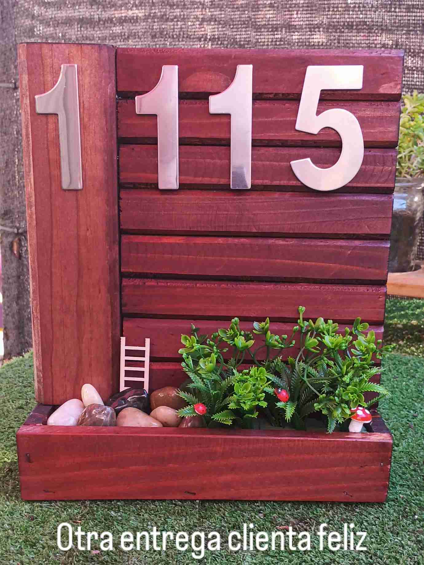 Número de casa con jardín decorativo - miniatura 1