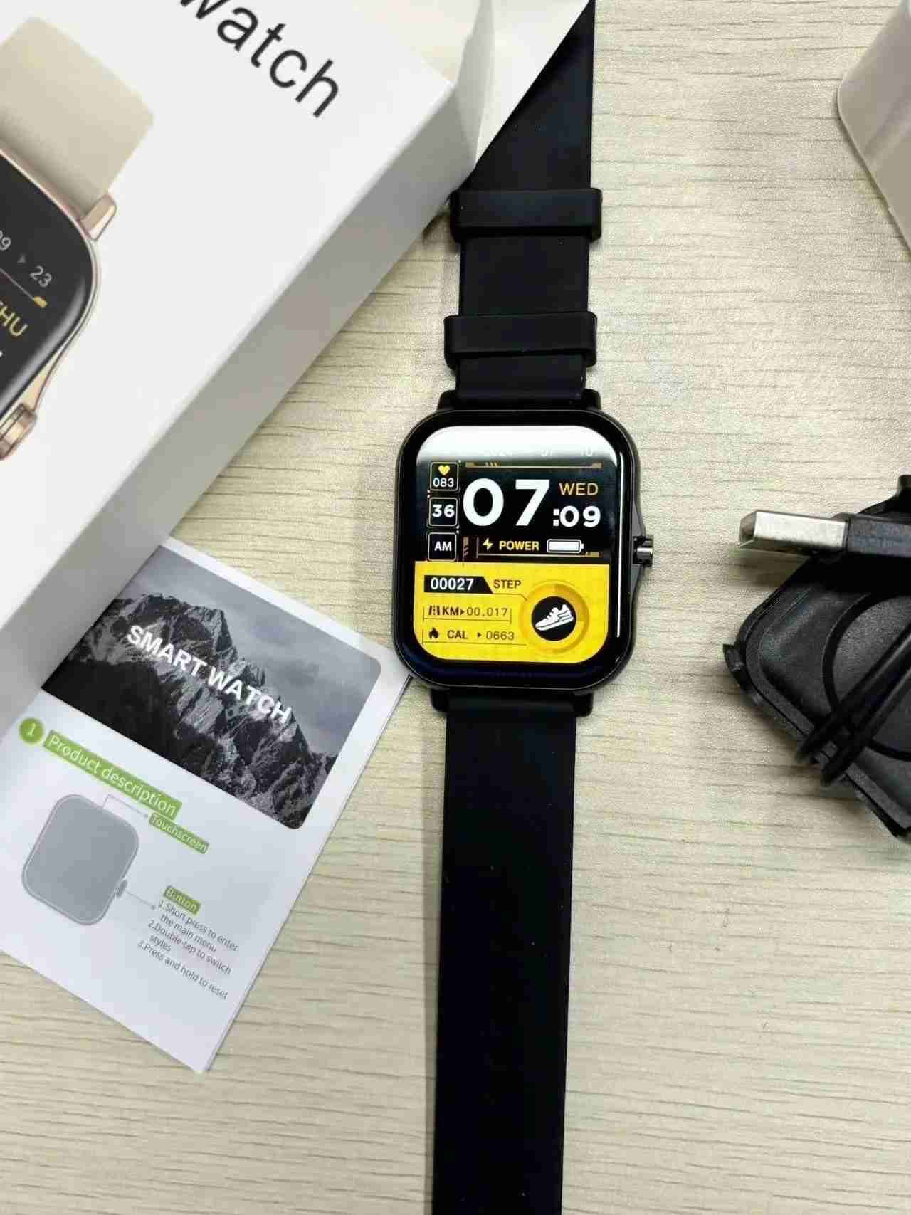 Smartwatch negro con cargador - miniatura 1