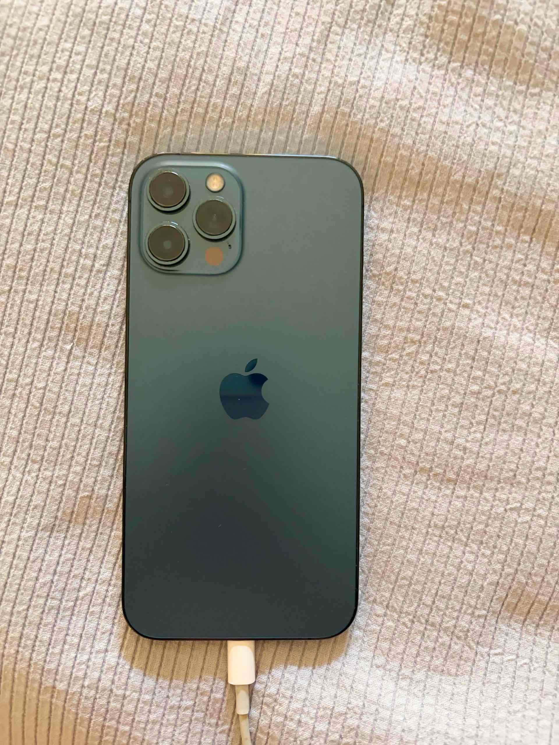 iPhone 12 Pro Max en exelentes condiciones - miniatura 2
