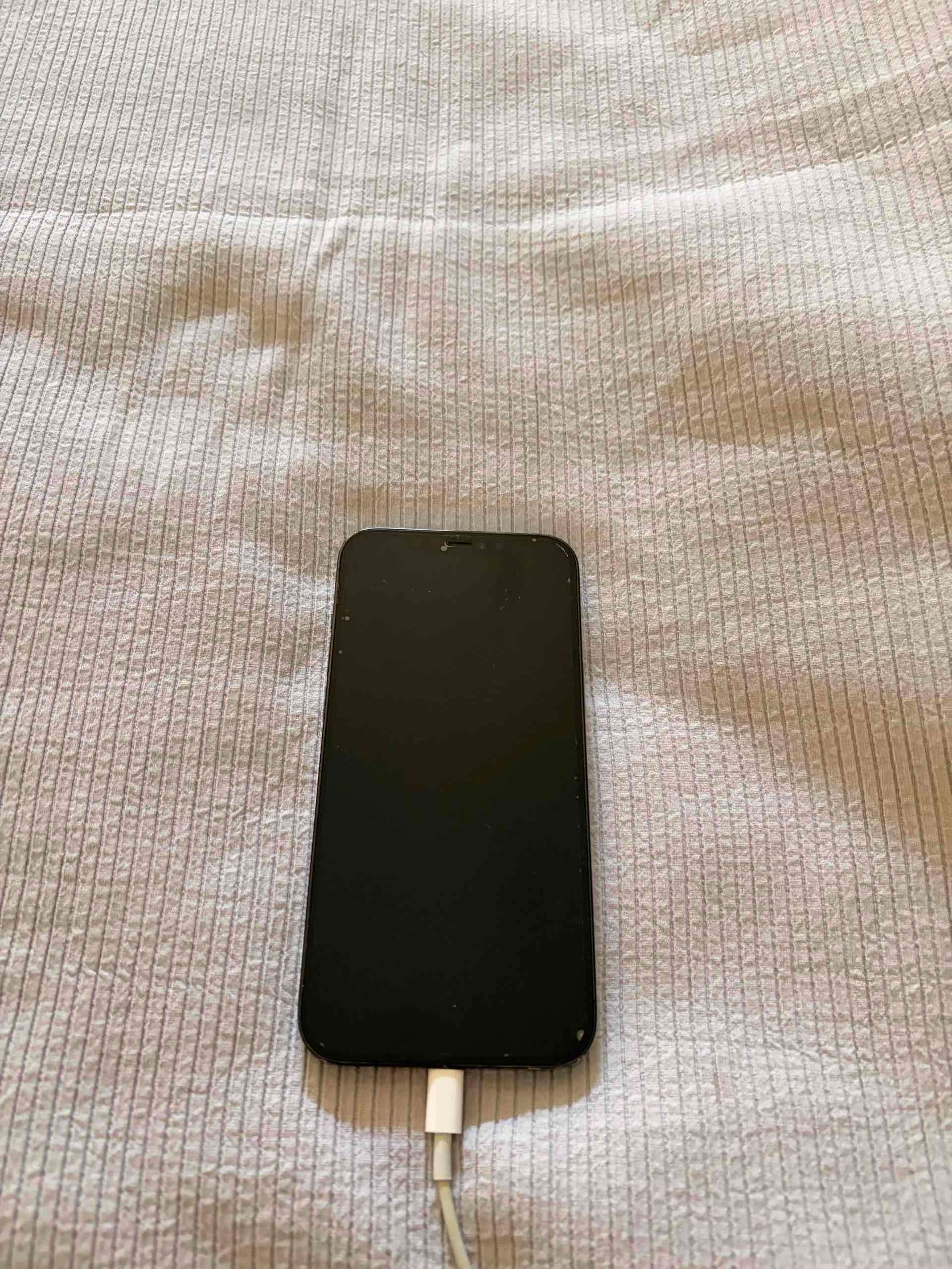 iPhone 12 Pro Max en exelentes condiciones - miniatura 3