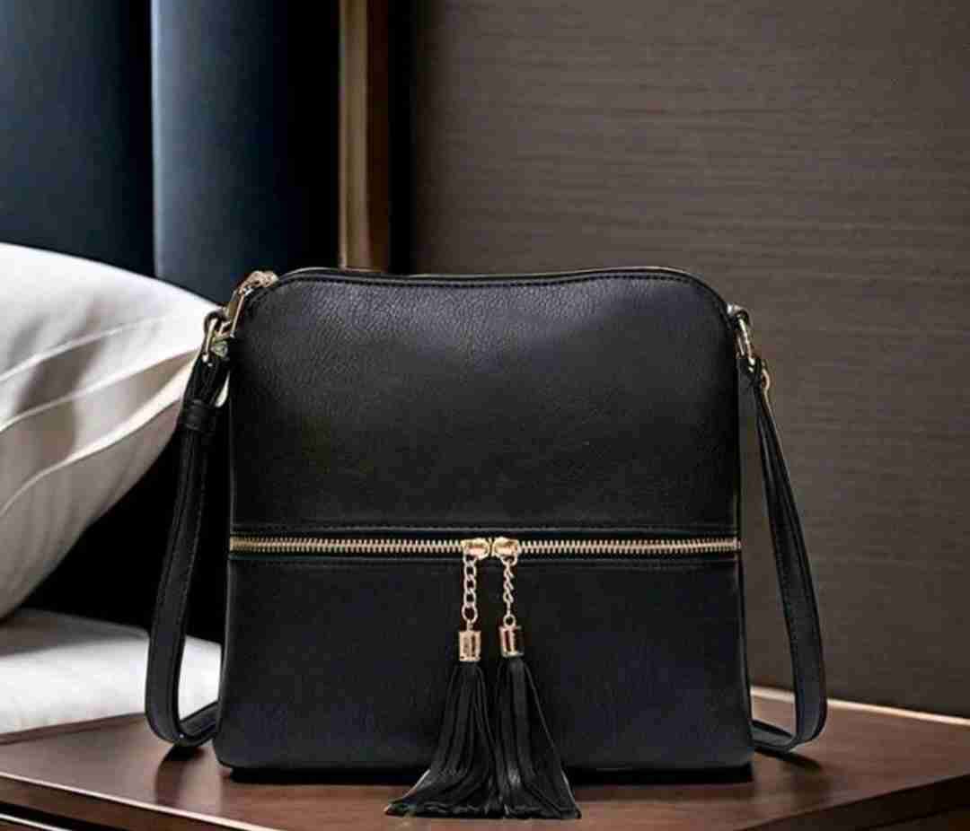 Cartera roja con cadena dorada - miniatura 5