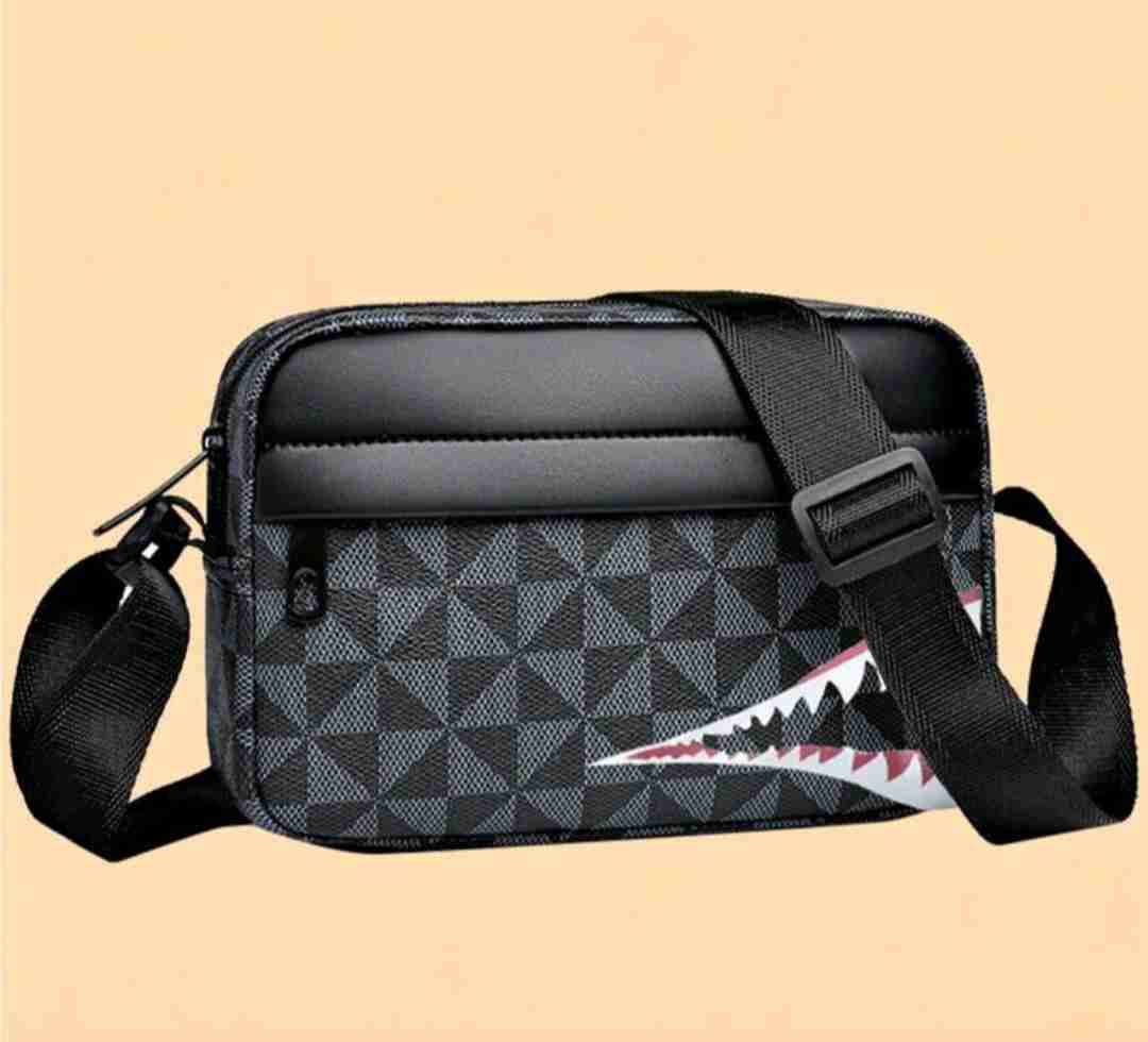 Cartera roja con cadena dorada - miniatura 6