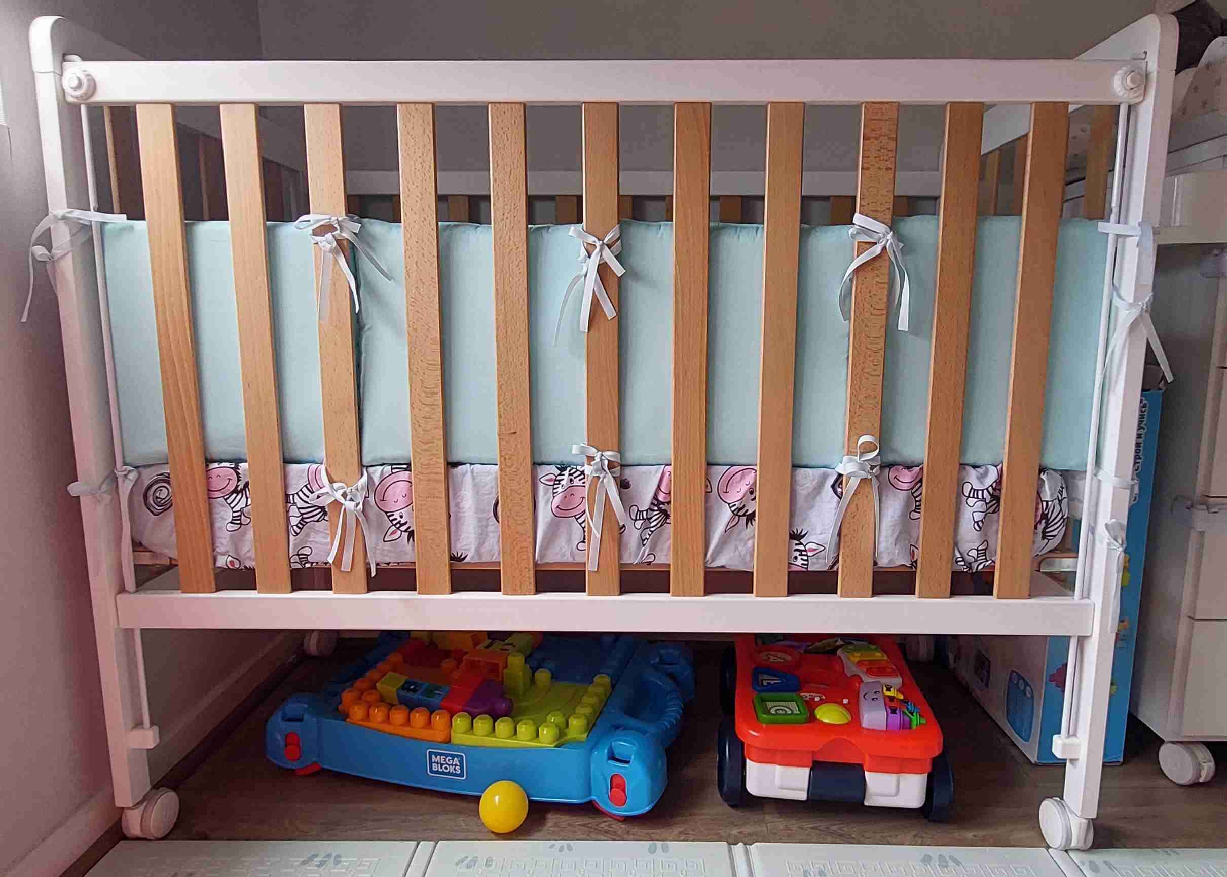 Cuna de madera con protector - miniatura 3