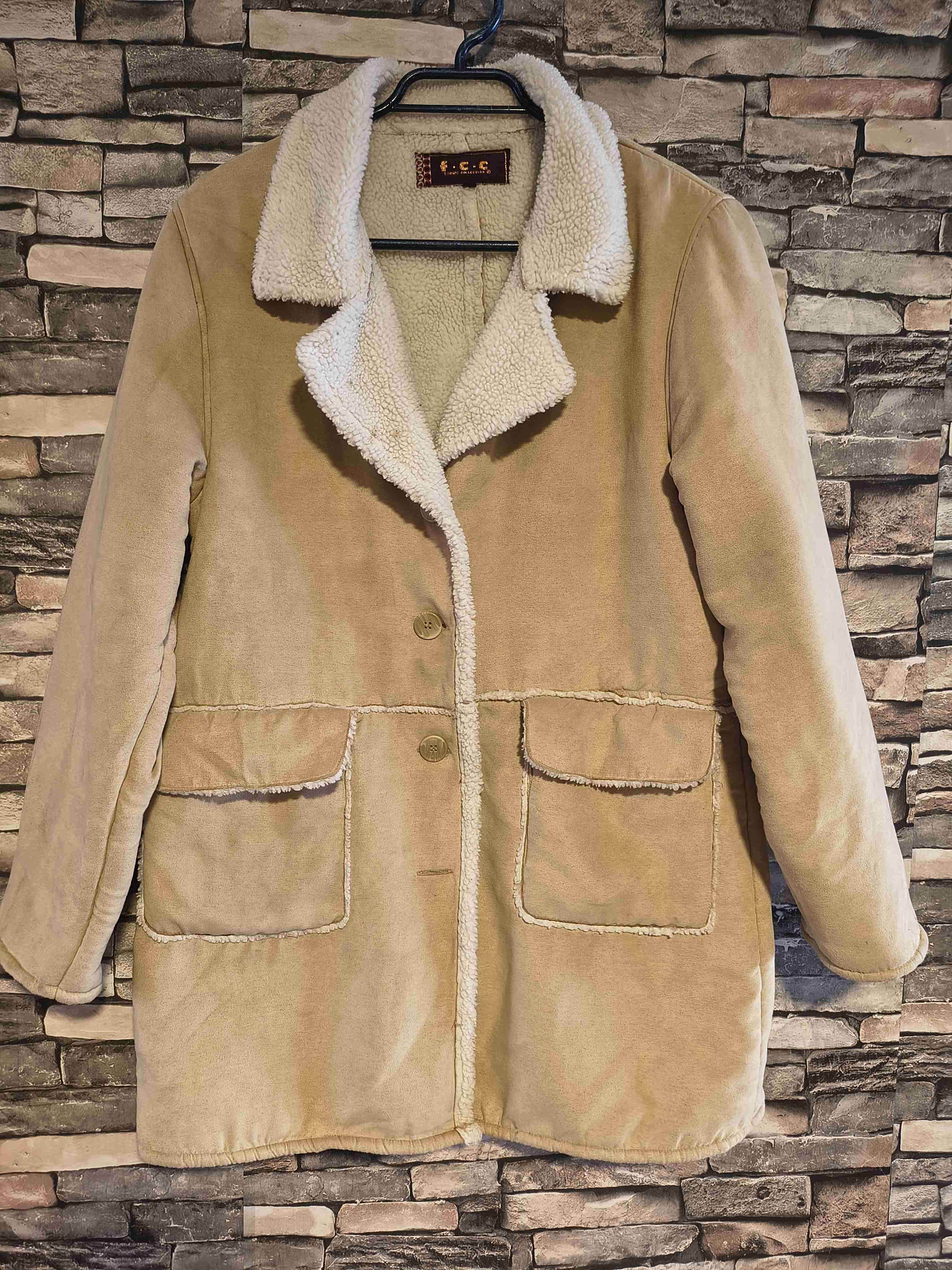 Abrigo beige con forro de lana