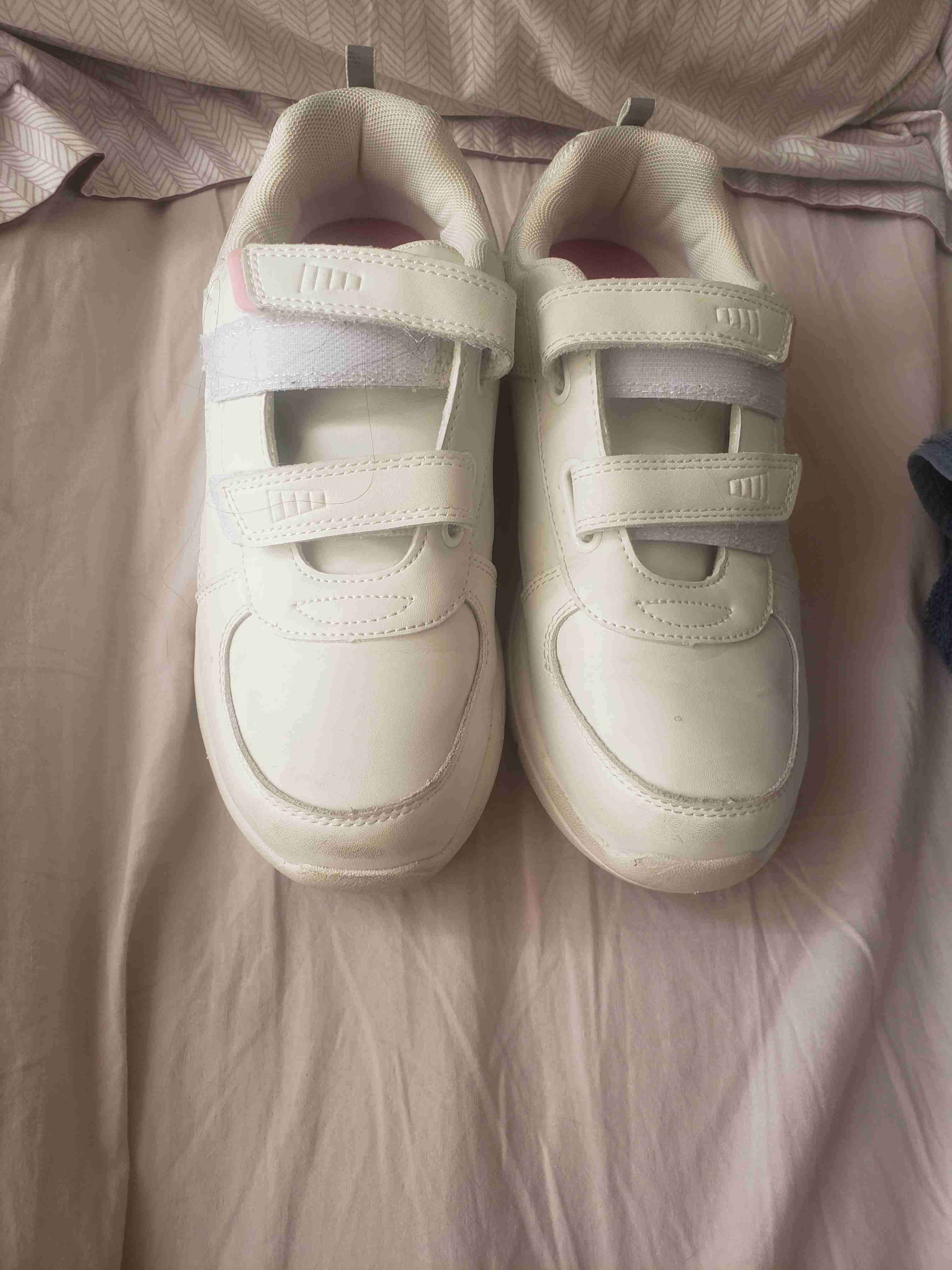 Zapatillas blancas con velcro - 1