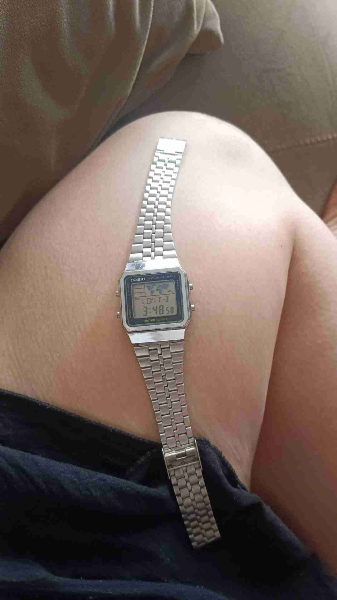 Reloj Casio digital plateado - miniatura 3