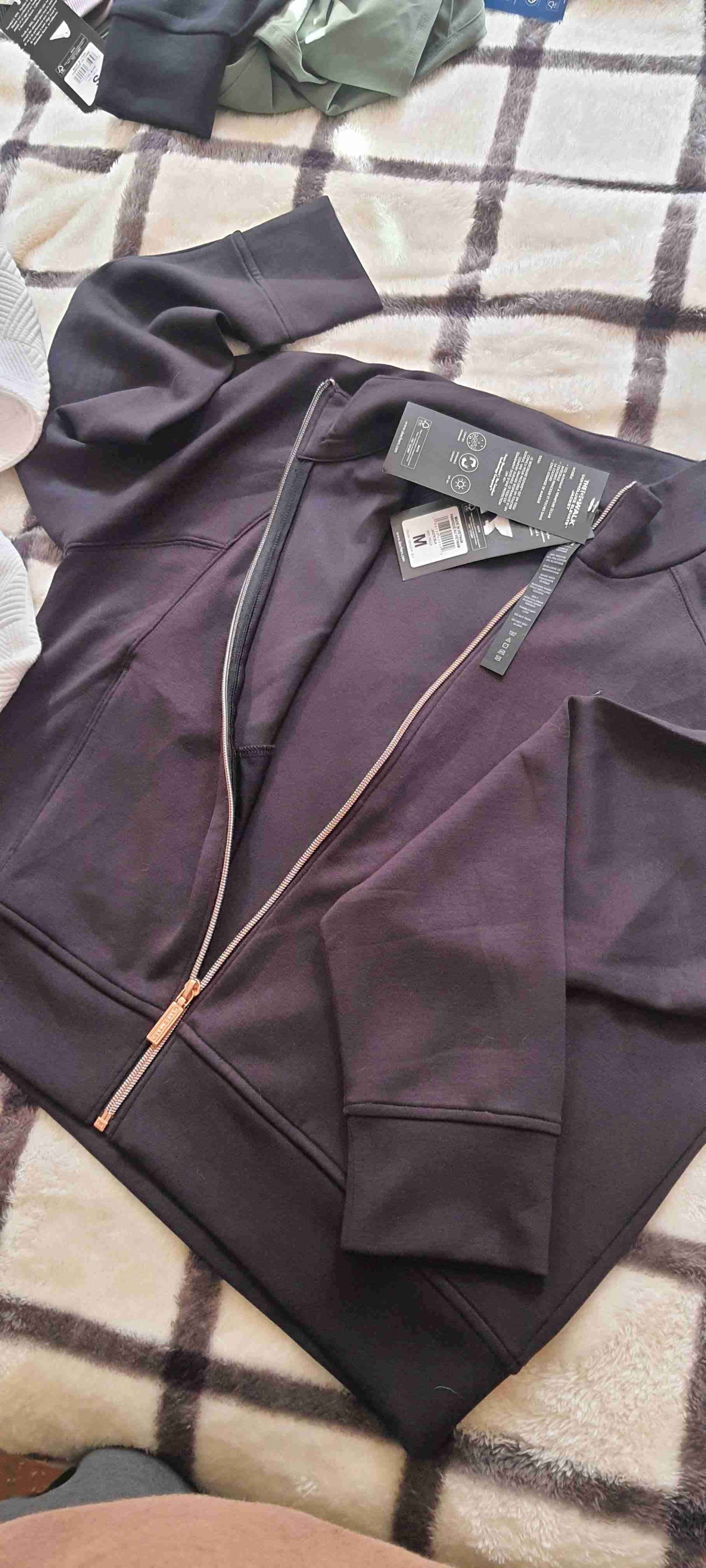 Polerón negro con cierre nuevo