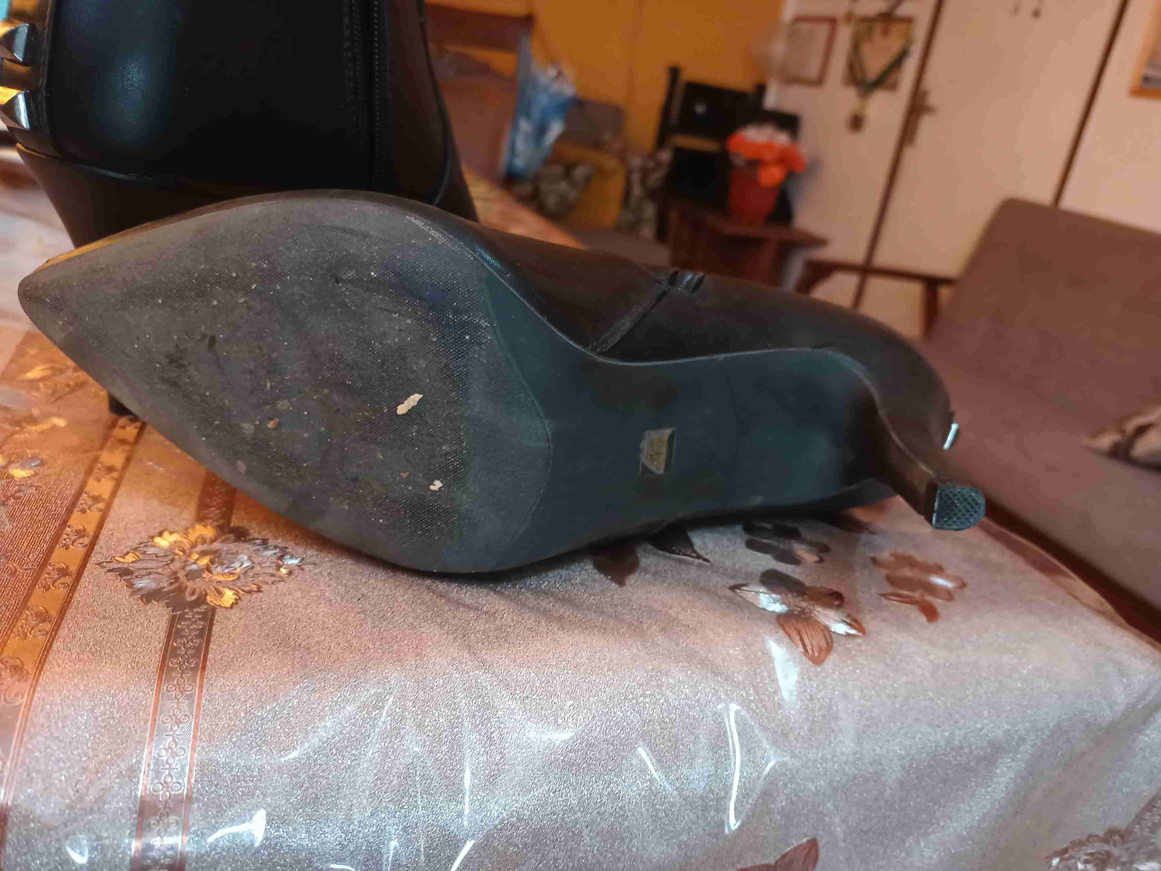 Botines negros con tachas - miniatura 3