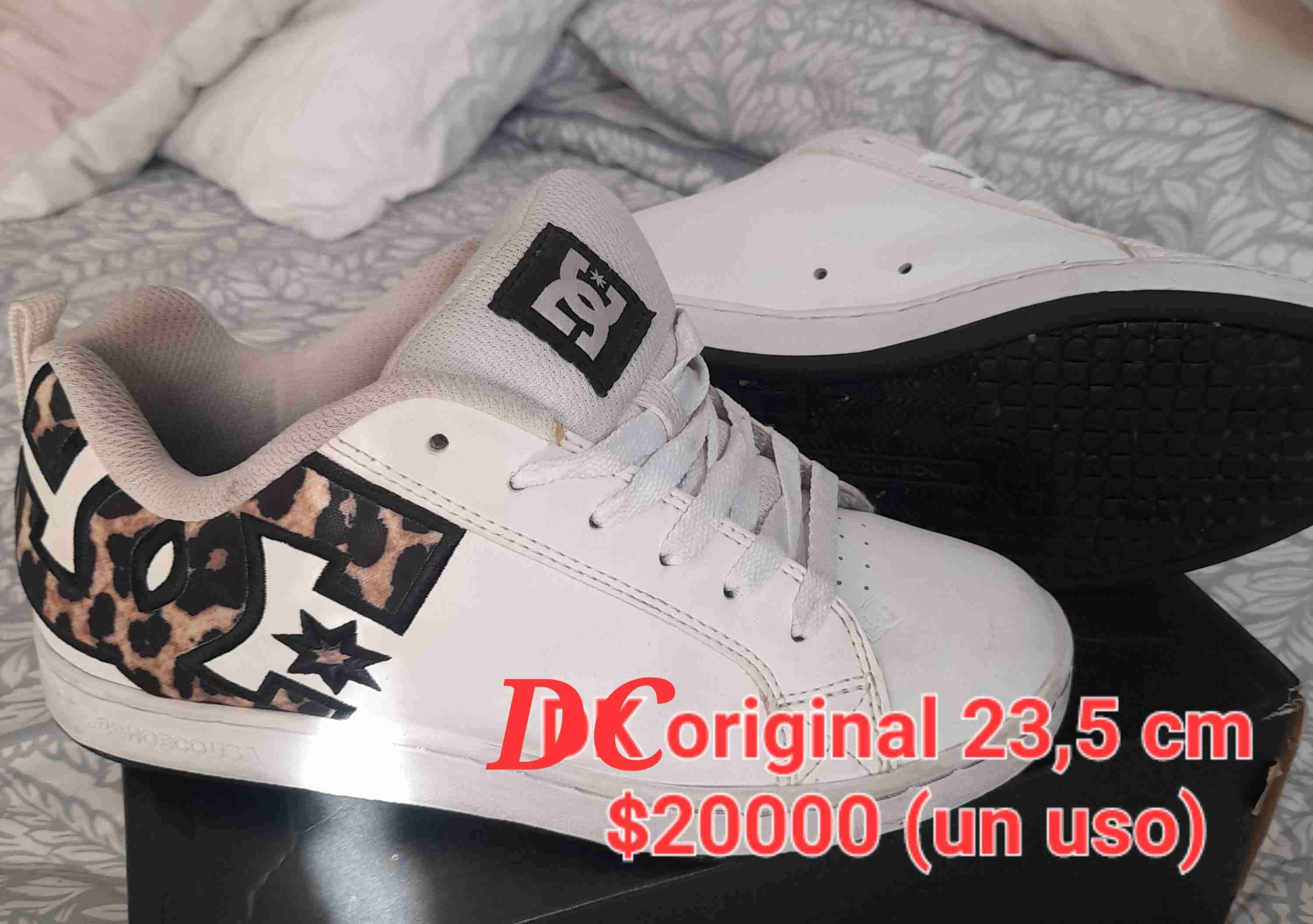 Zapatillas DC blancas estampadas 23.5 cm