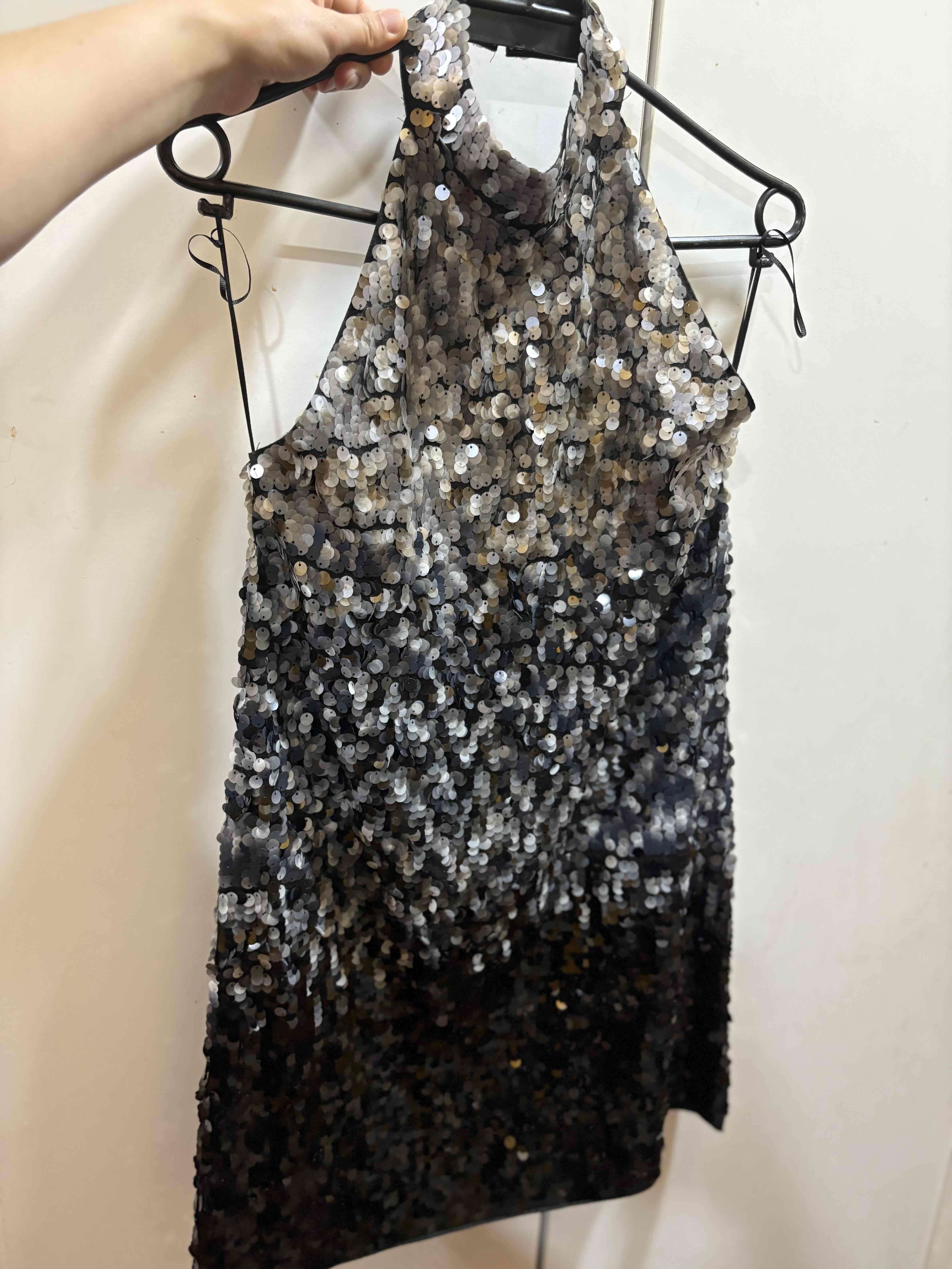 Vestido corto de lentejuelas - miniatura 3