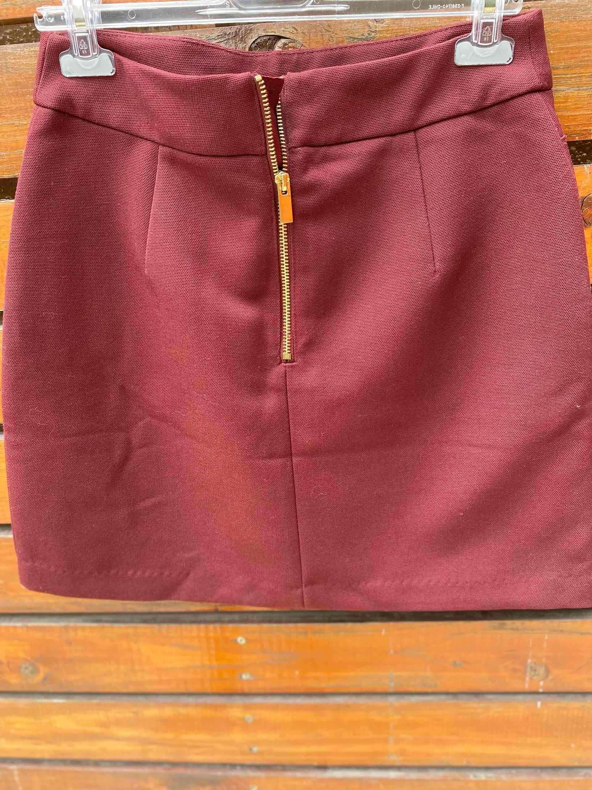 Falda burdeos con bolsillos - miniatura 2