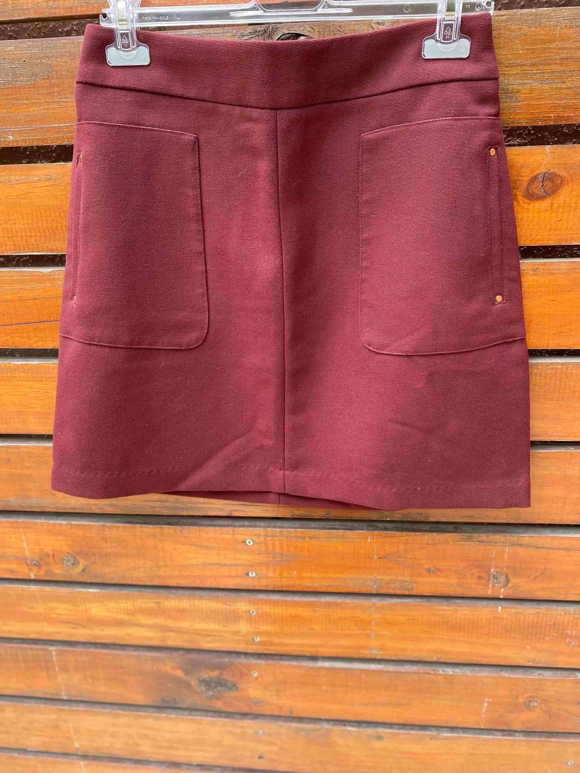 Falda burdeos con bolsillos - miniatura 6