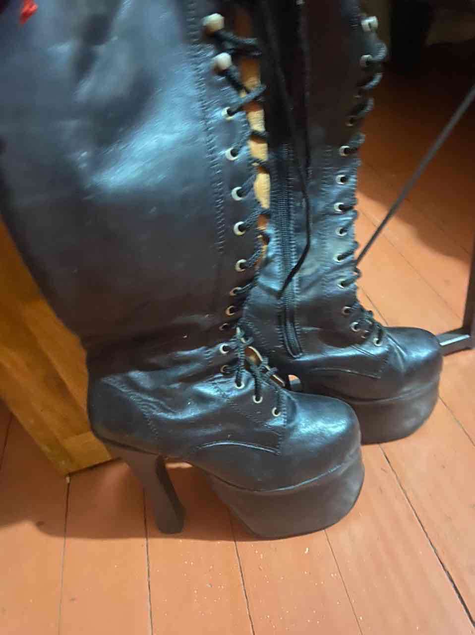 Botas negras con plataforma