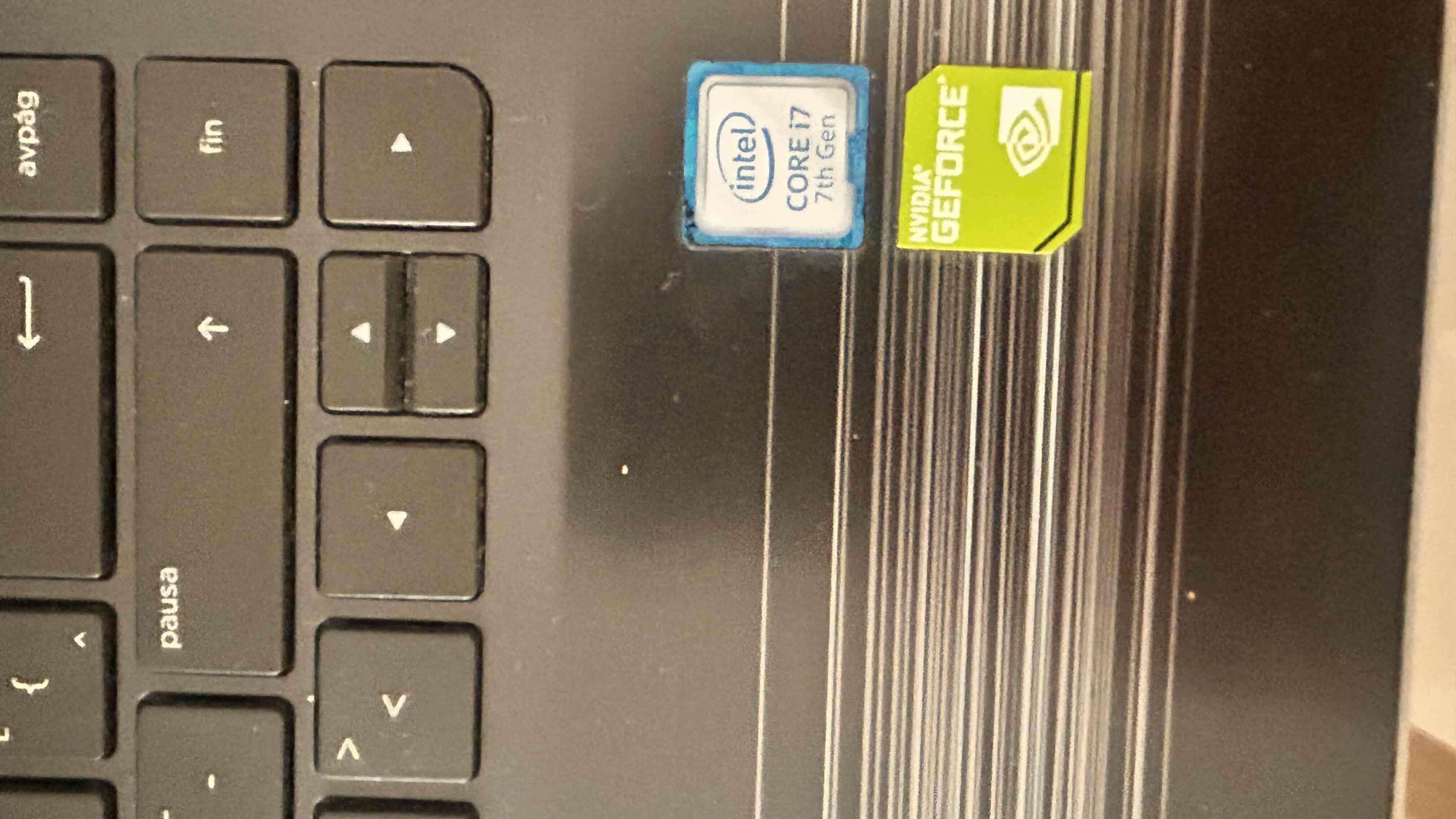 Notebook HP con cargador - 3