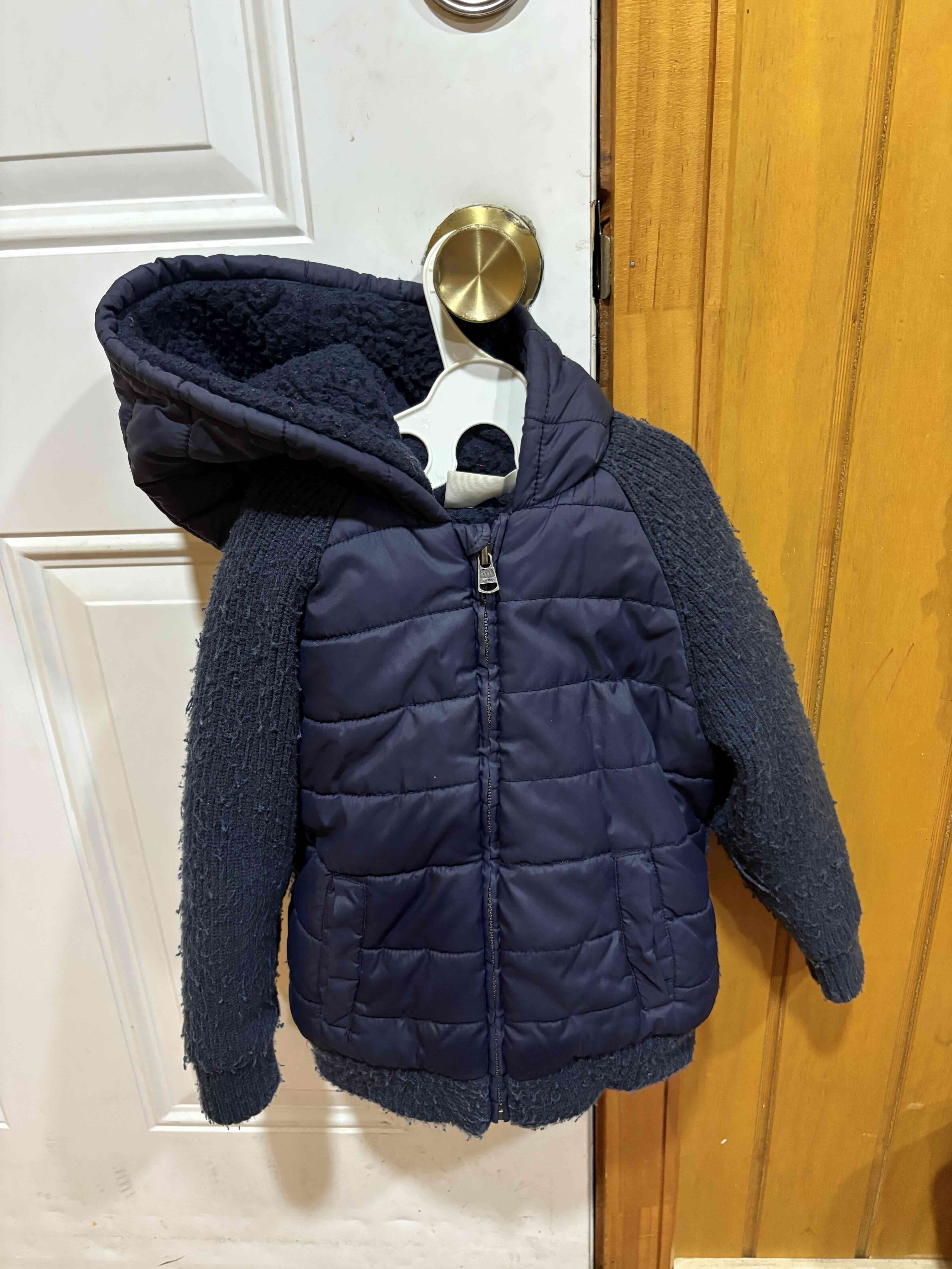 Chaqueta con capucha azul - miniatura 1