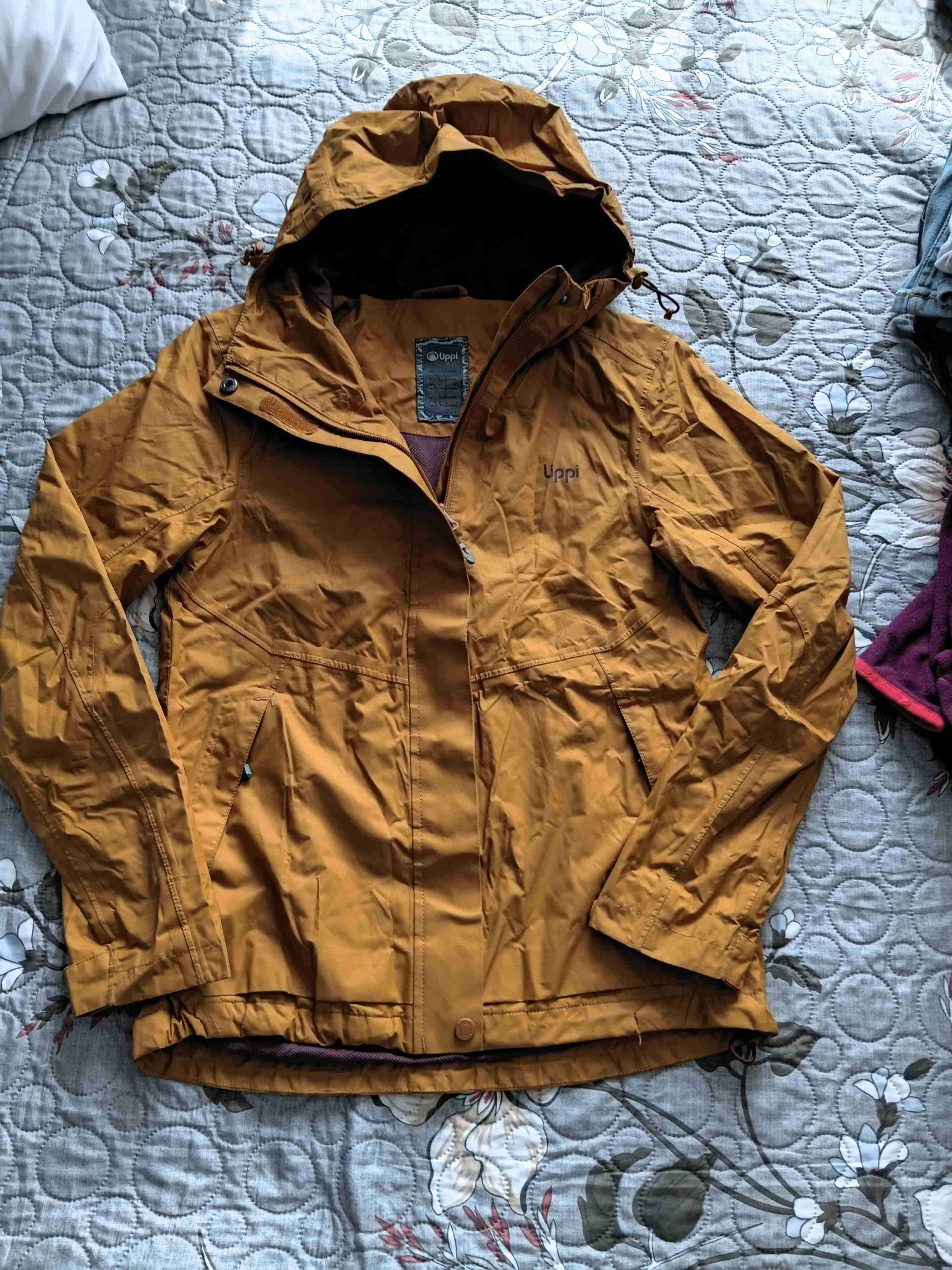 Chaqueta outdoor marrón impermeable