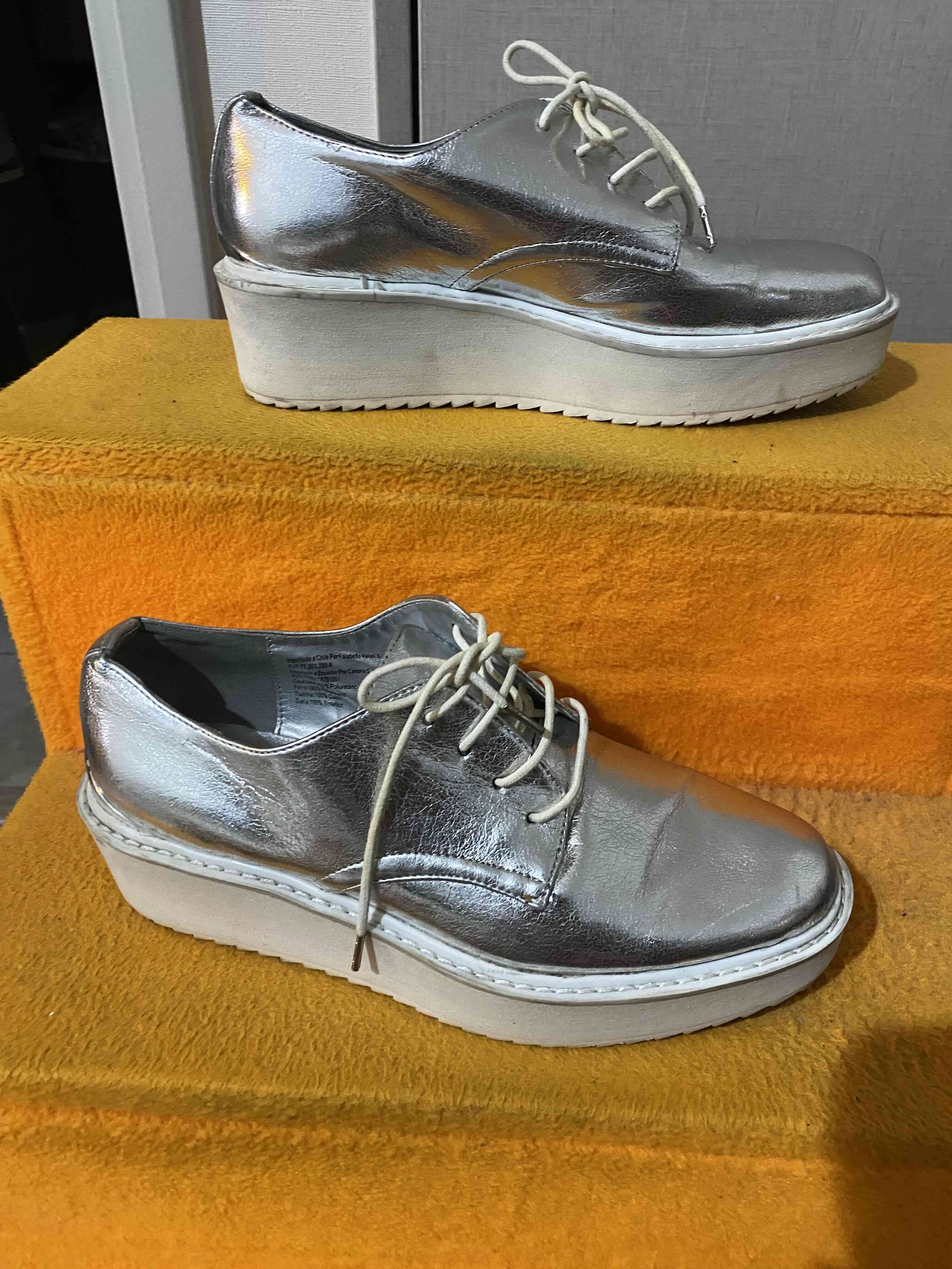 Zapatos plateados con plataforma - miniatura 1