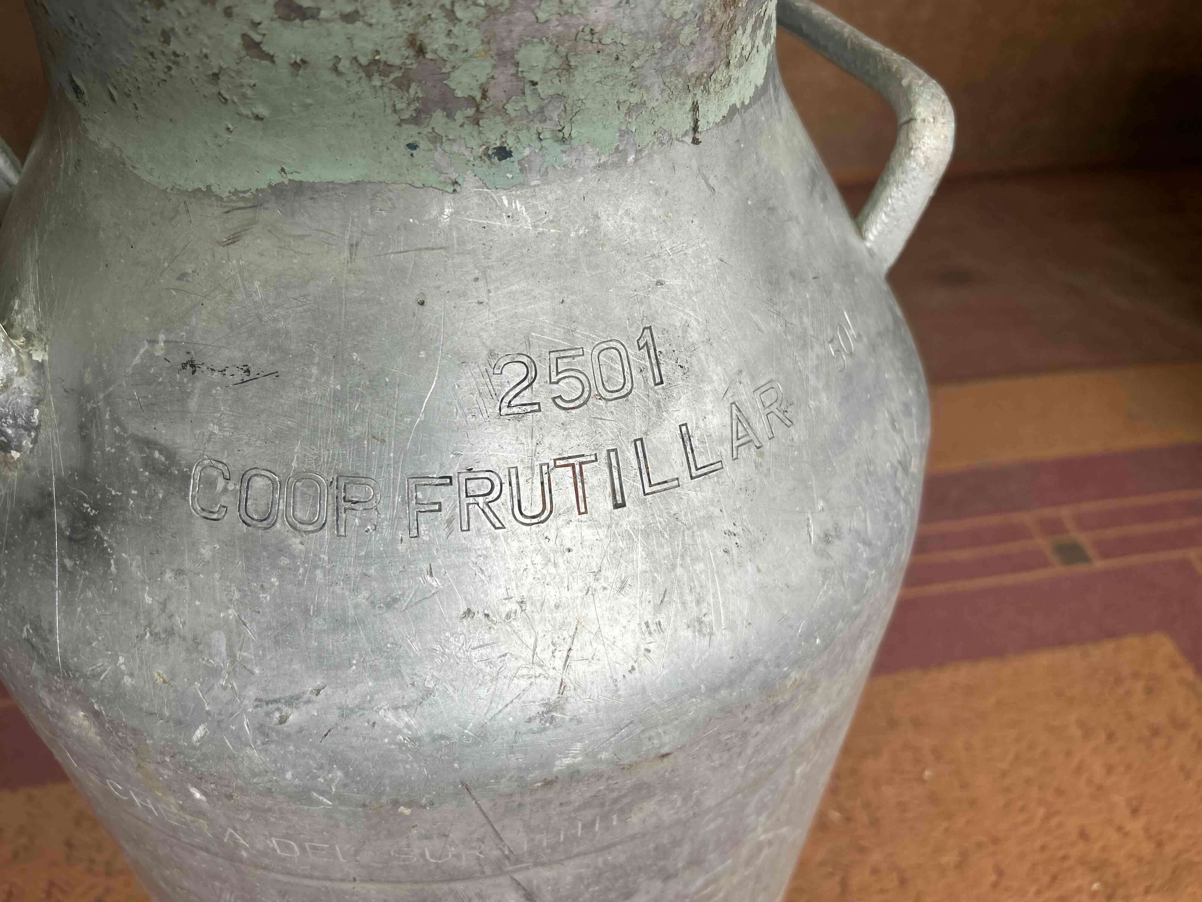 Antigua jarra lechera metálica - miniatura 2