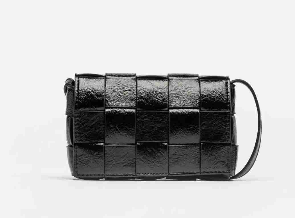 Cartera cruzada negra acolchada - miniatura 2