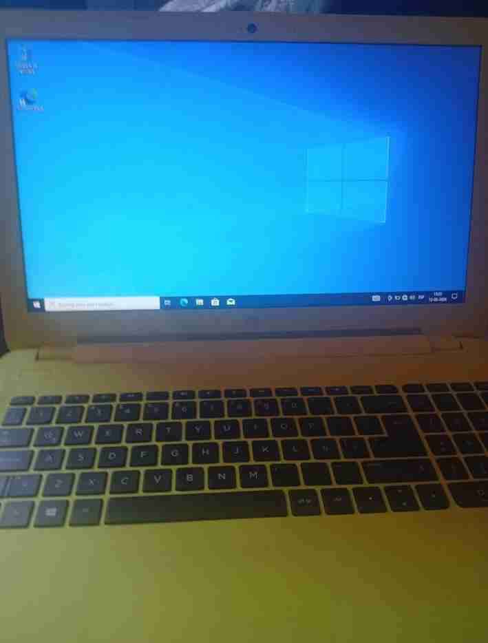 Notebook  en buen estado - miniatura 1