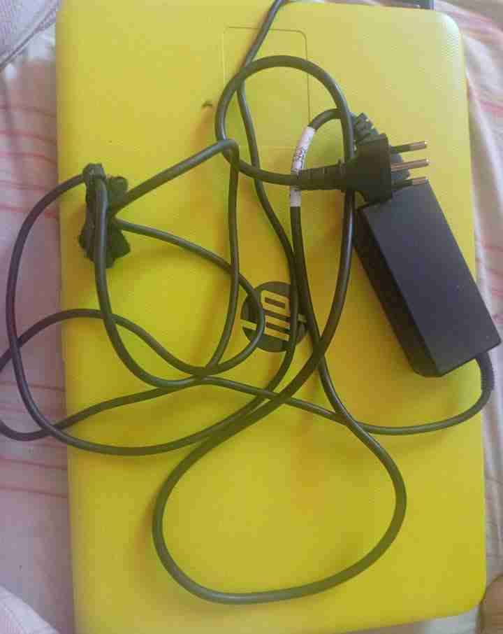 Notebook  en buen estado - miniatura 4