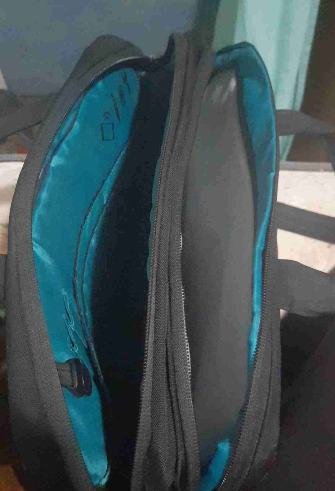 Mochila para laptop negra camisa - miniatura 1