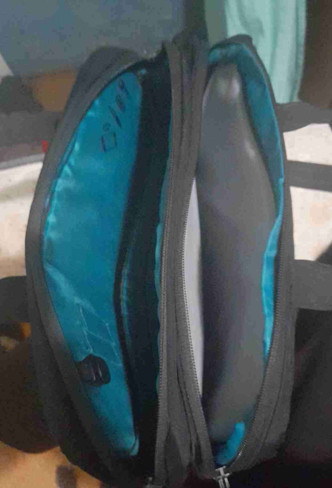 Mochila para laptop negra camisa - miniatura 2