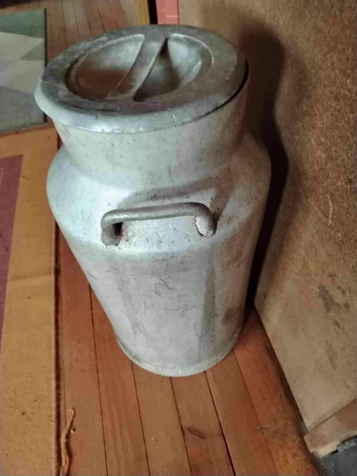 Lechero antiguo con tapa - miniatura 4