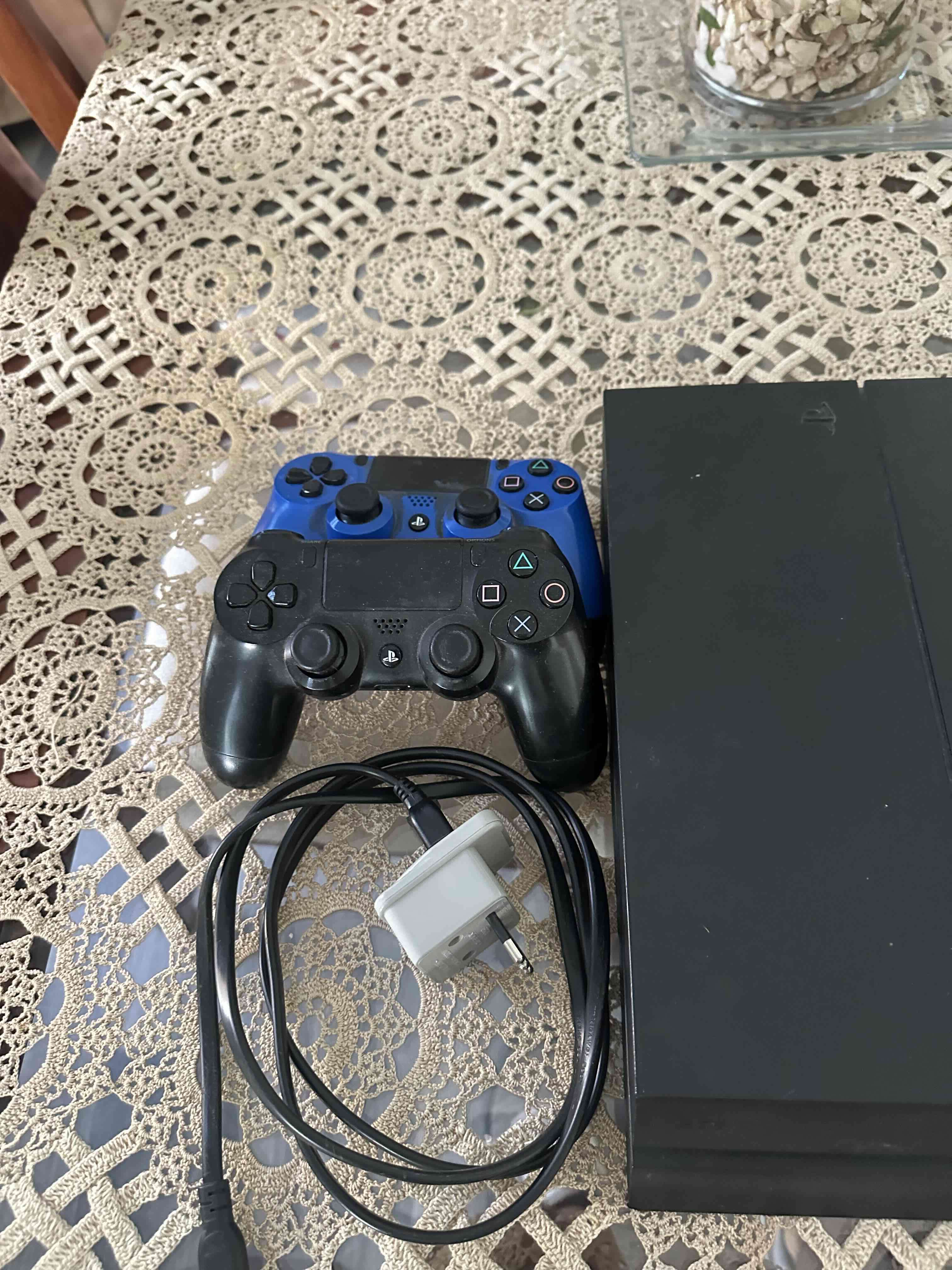 Consola Sony PlayStation 4 con control - miniatura 4