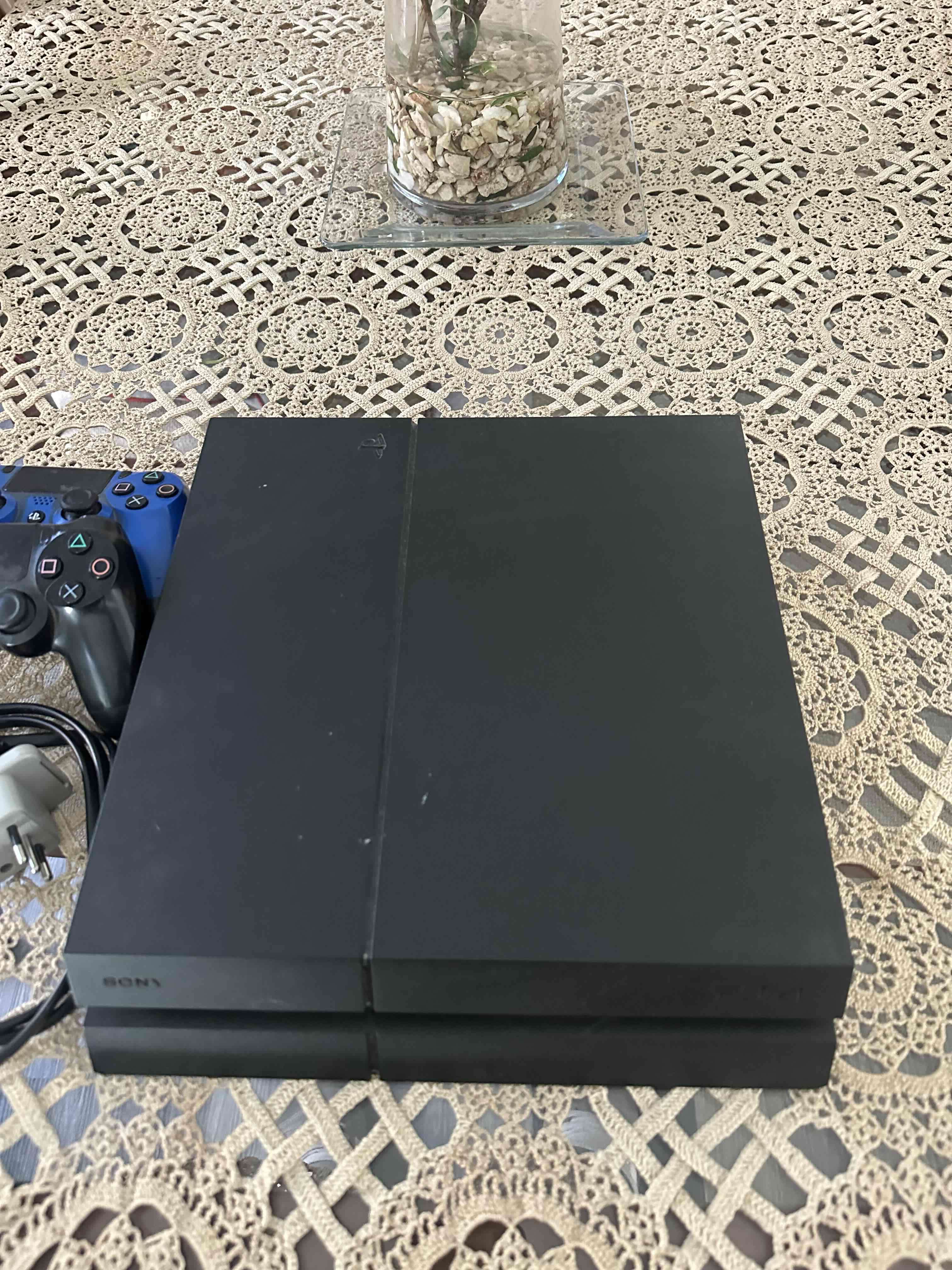 Consola Sony PlayStation 4 con control - miniatura 5