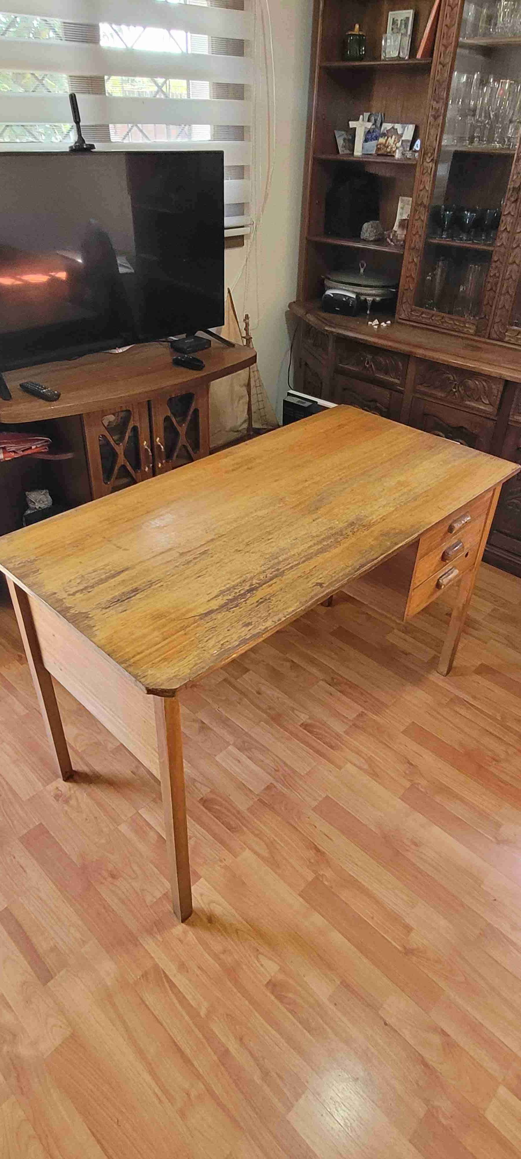 Escritorio de madera vintage - miniatura 1